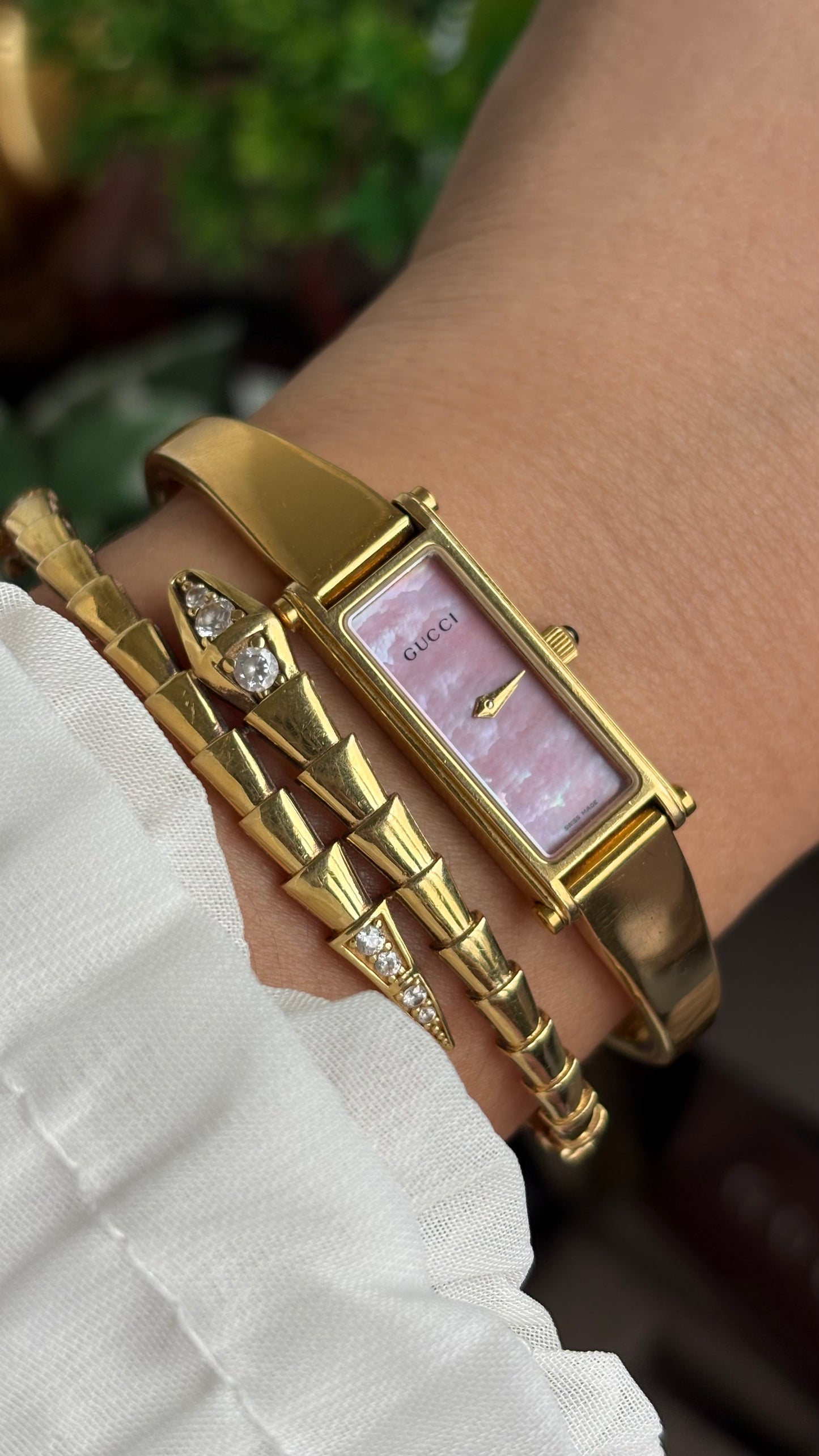 Vintage Gucci 1500L Watch in Gold Tone Mother of Pearl Pink Dial with Gucci Box