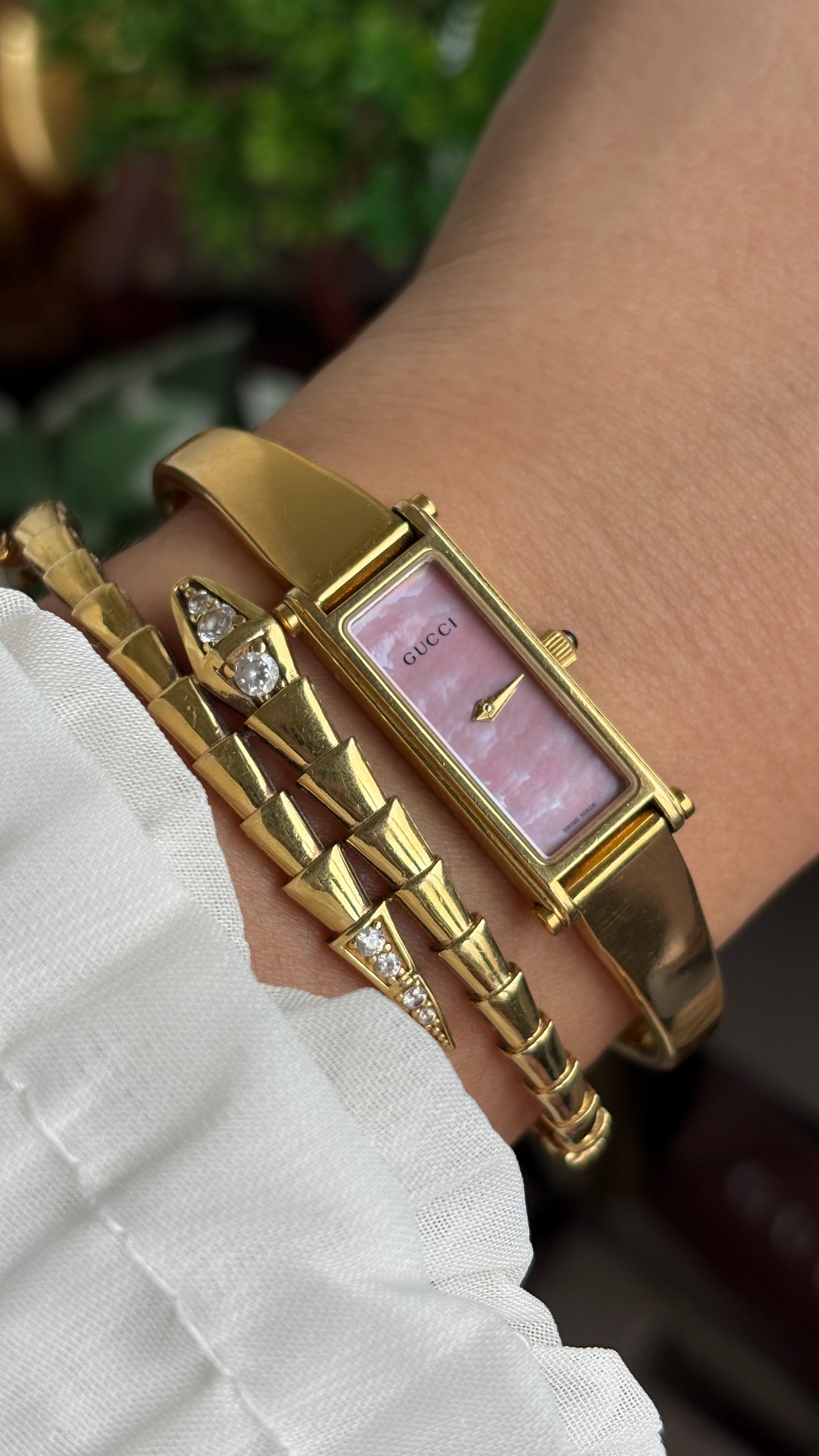 Vintage Gucci 1500L Watch in Gold Tone Mother of Pearl Pink Dial with Gucci Box