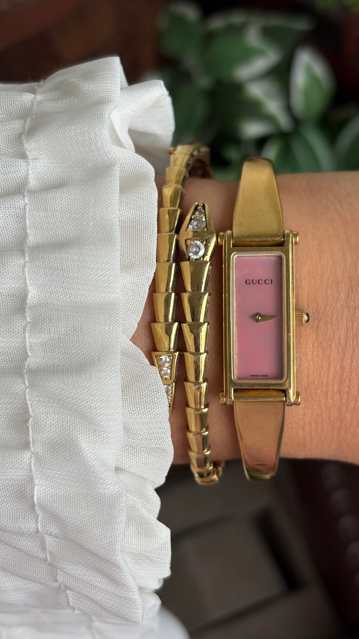 Vintage Gucci 1500L Watch in Gold Tone Mother of Pearl Pink Dial with Gucci Box