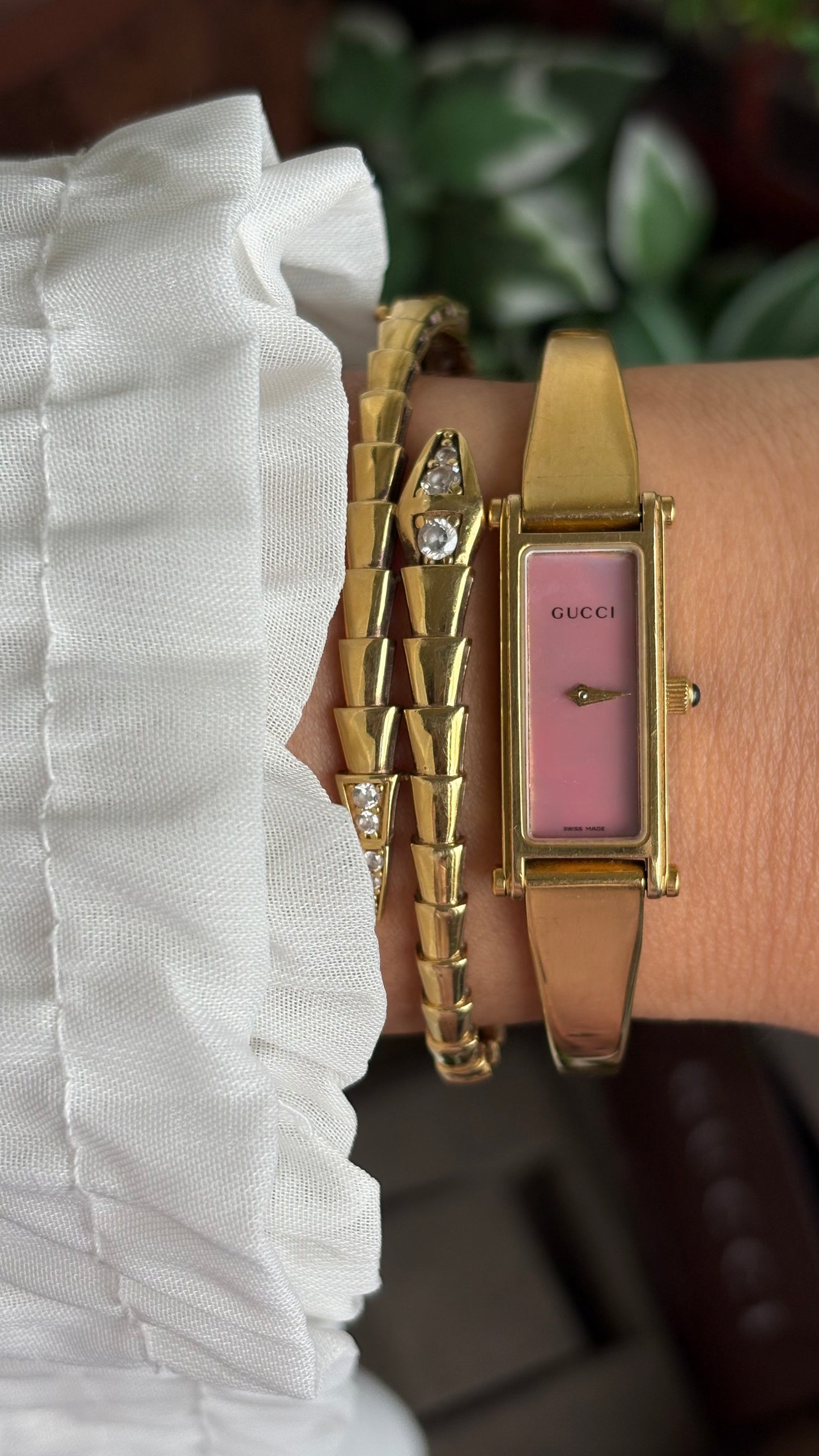 Vintage Gucci 1500L Watch in Gold Tone Mother of Pearl Pink Dial with Gucci Box