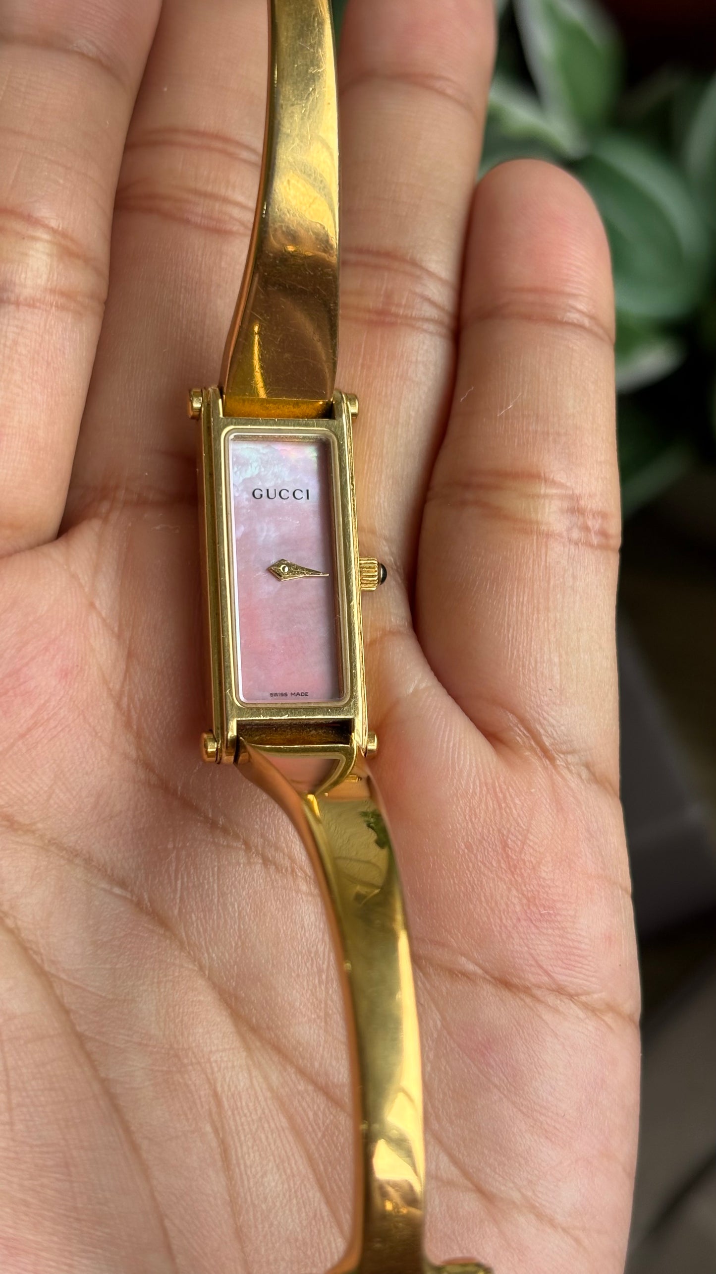 Vintage Gucci 1500L Watch in Gold Tone Mother of Pearl Pink Dial with Gucci Box