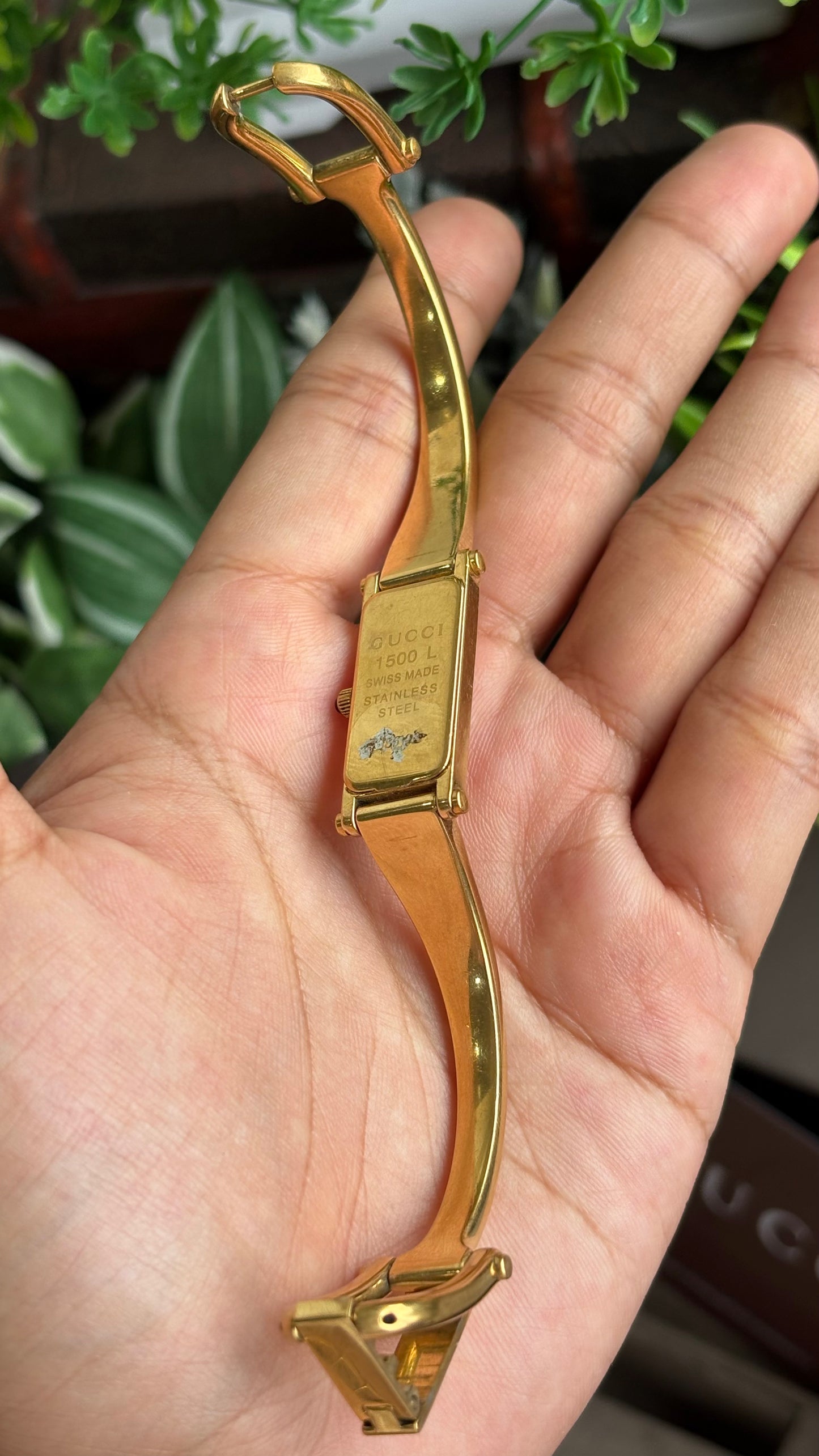 Vintage Gucci 1500L Watch in Gold Tone Mother of Pearl Pink Dial with Gucci Box