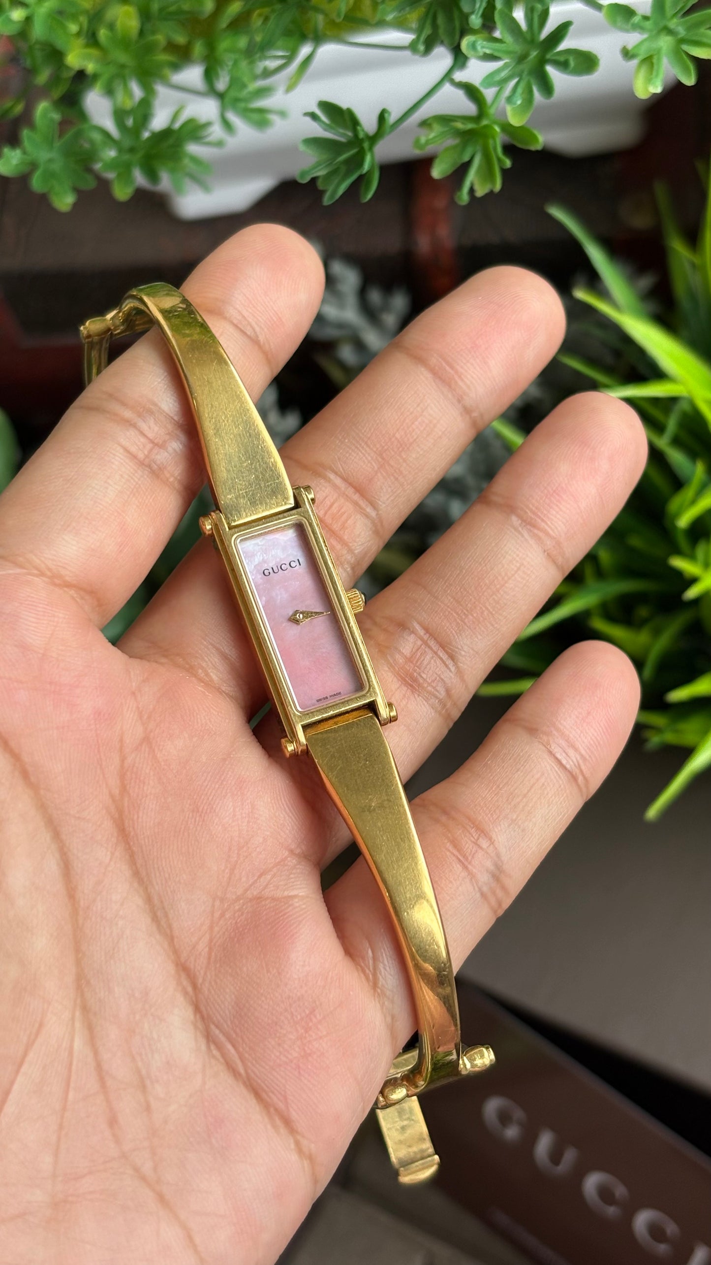 Vintage Gucci 1500L Watch in Gold Tone Mother of Pearl Pink Dial with Gucci Box