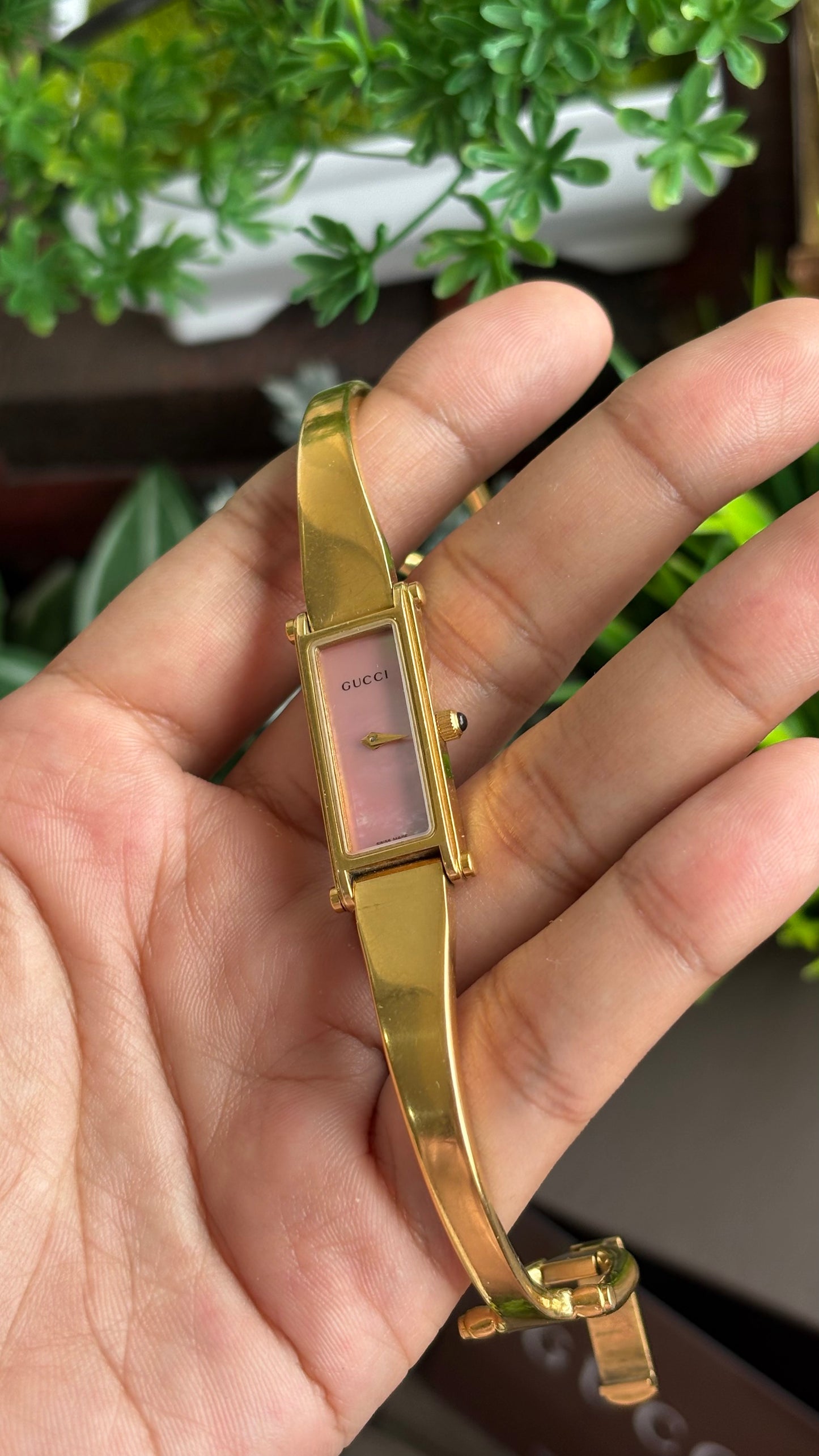 Vintage Gucci 1500L Watch in Gold Tone Mother of Pearl Pink Dial with Gucci Box