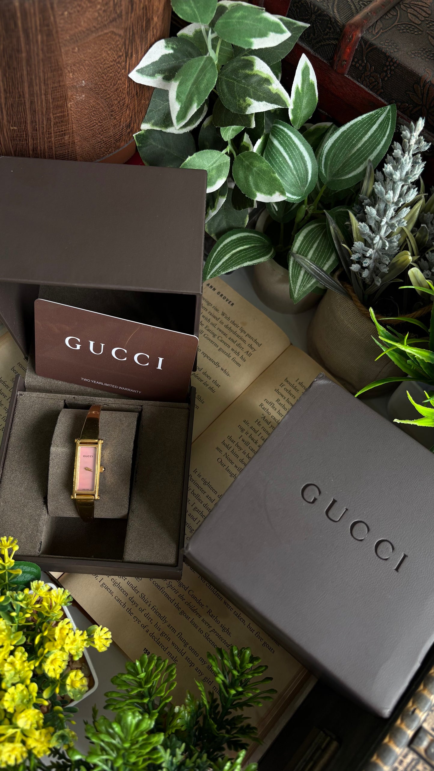 Vintage Gucci 1500L Watch in Gold Tone Mother of Pearl Pink Dial with Gucci Box