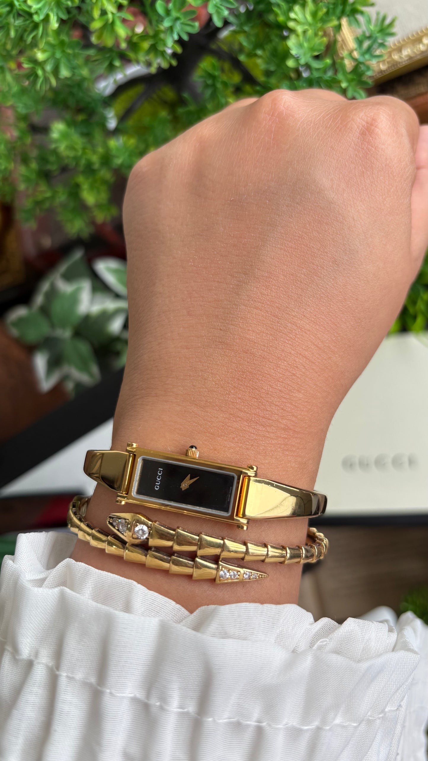 Vintage Gucci 1500L Watch in Gold Tone Black Dial with Gucci Box