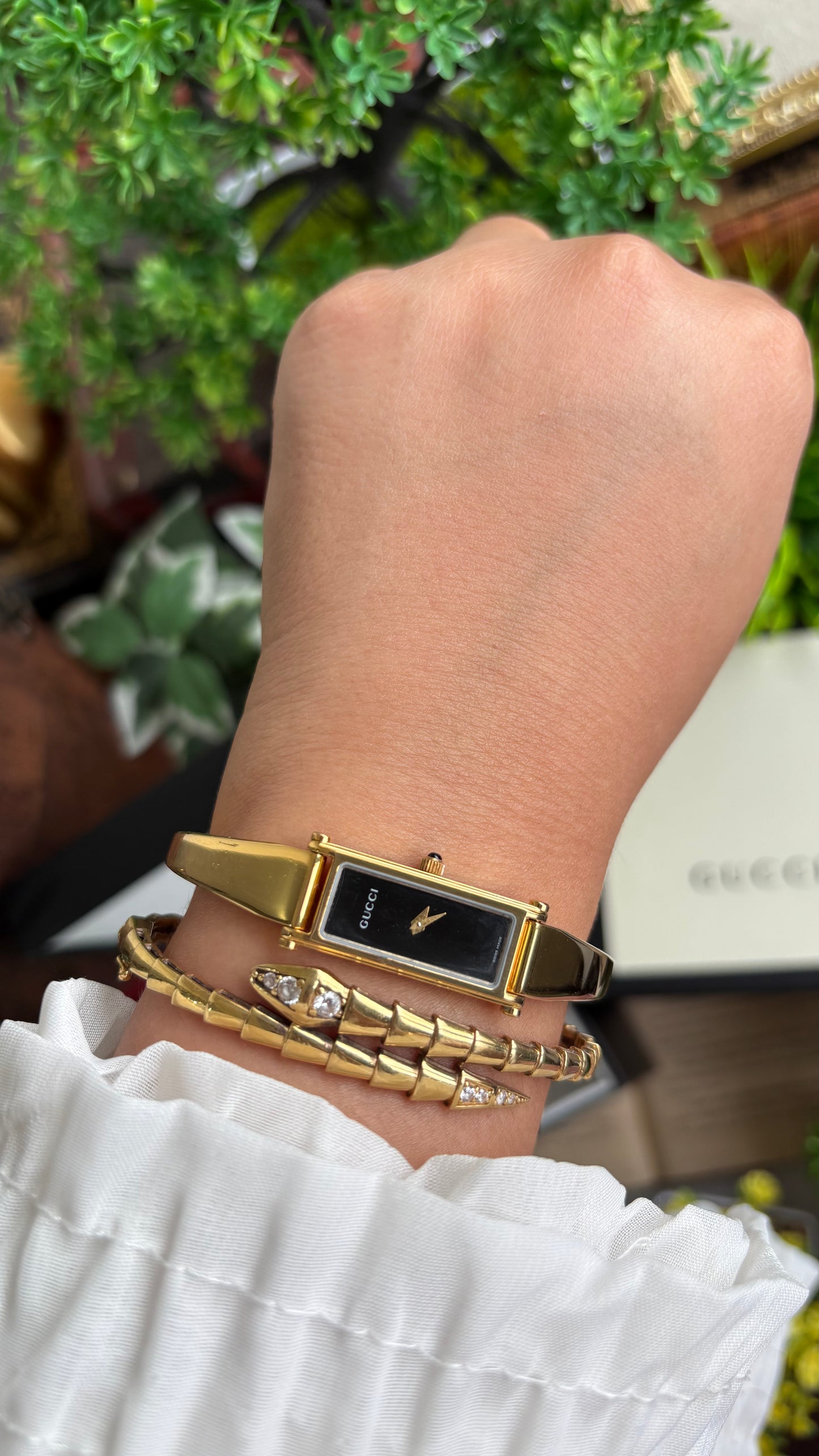 Vintage Gucci 1500L Watch in Gold Tone Black Dial with Gucci Box