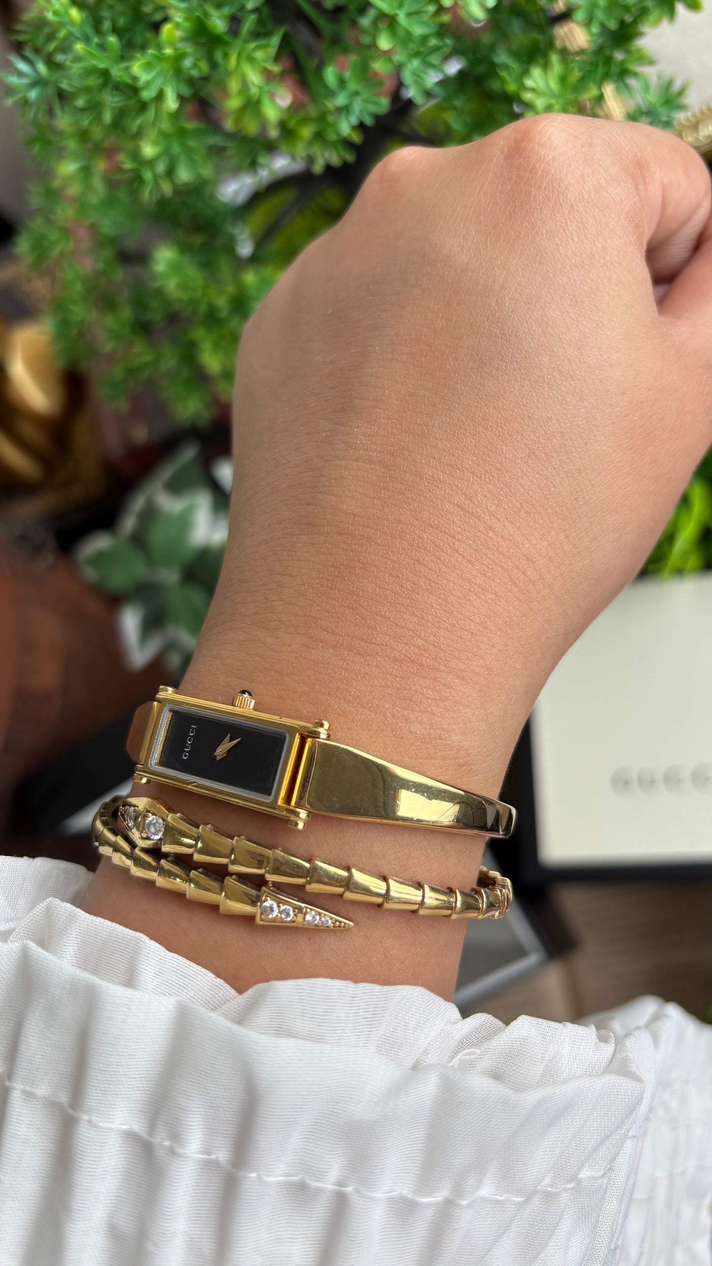 Vintage Gucci 1500L Watch in Gold Tone Black Dial with Gucci Box