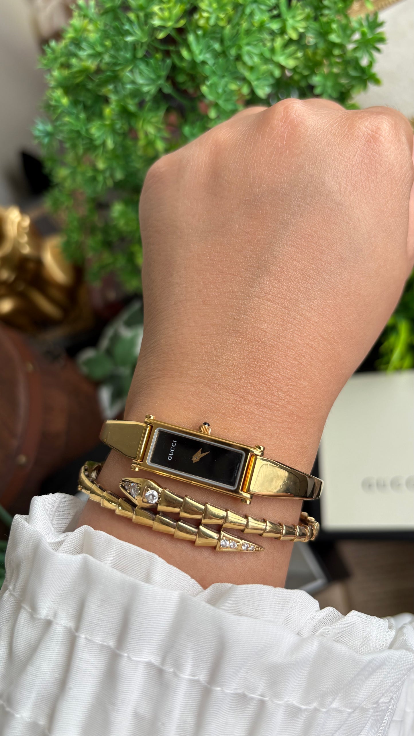 Vintage Gucci 1500L Watch in Gold Tone Black Dial with Gucci Box