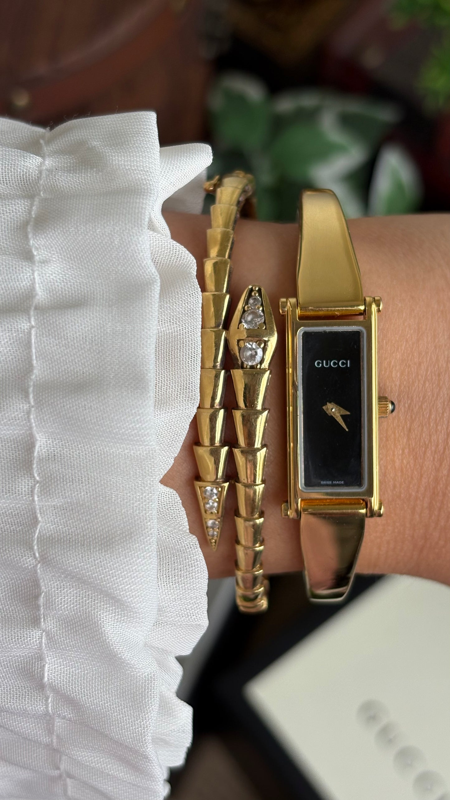 Vintage Gucci 1500L Watch in Gold Tone Black Dial with Gucci Box
