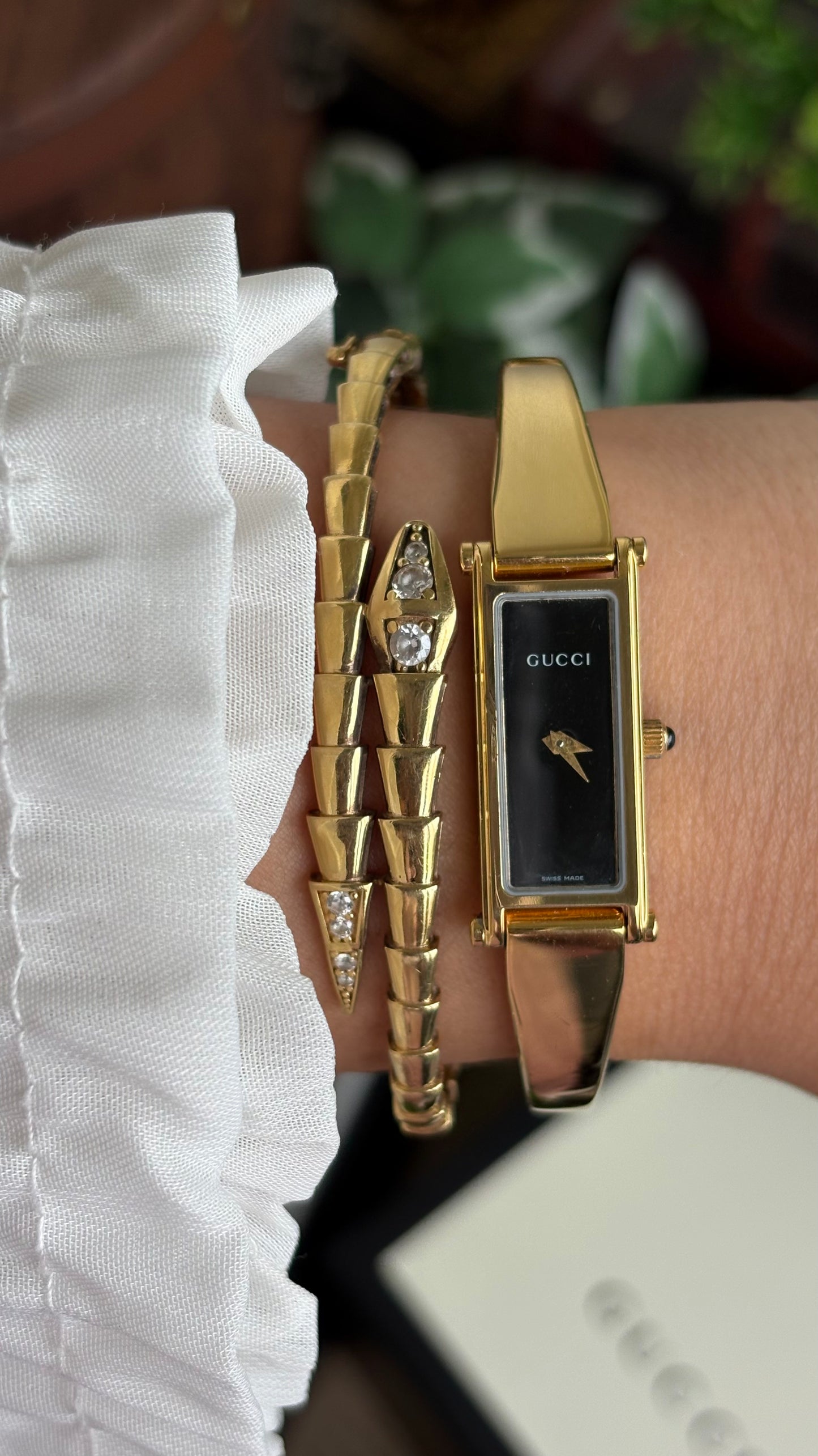 Vintage Gucci 1500L Watch in Gold Tone Black Dial with Gucci Box