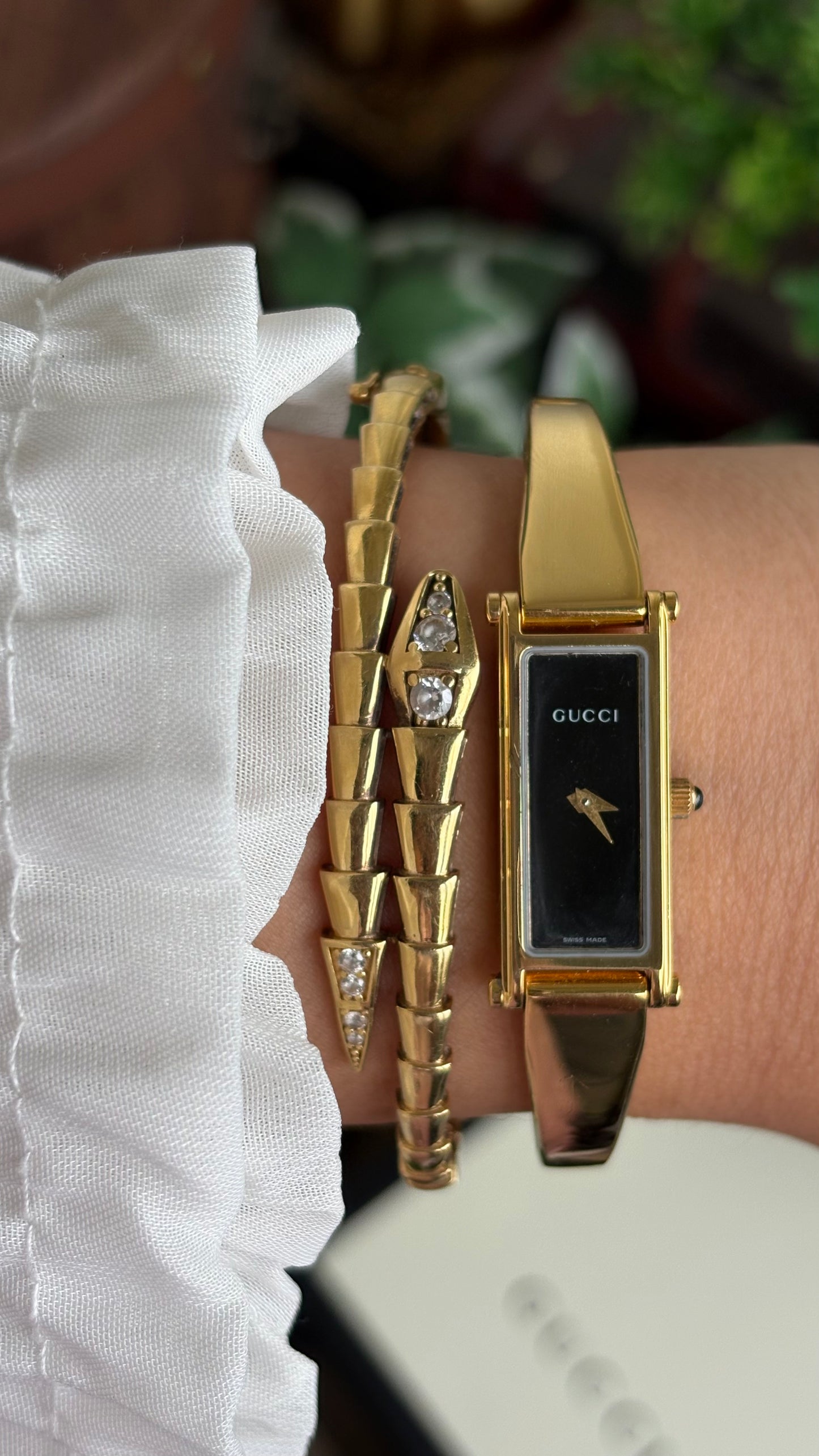 Vintage Gucci 1500L Watch in Gold Tone Black Dial with Gucci Box