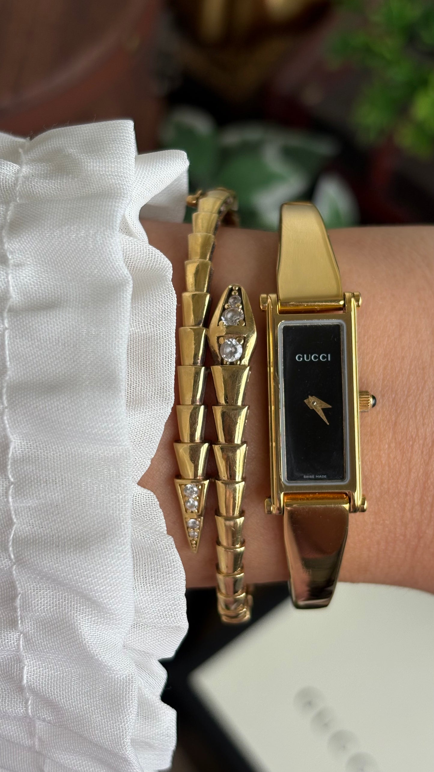 Vintage Gucci 1500L Watch in Gold Tone Black Dial with Gucci Box