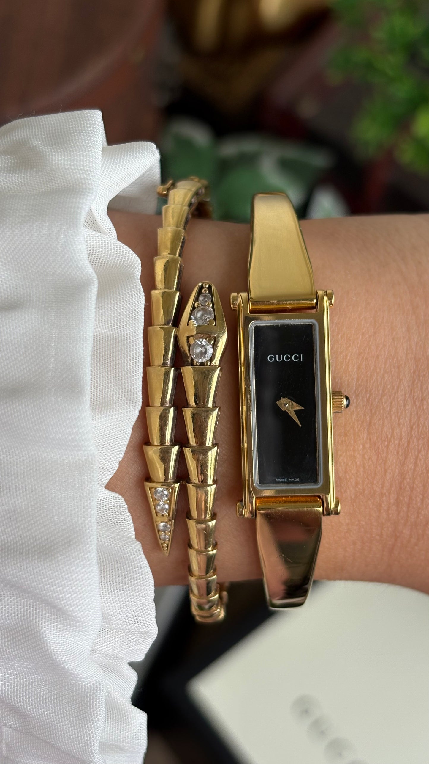 Vintage Gucci 1500L Watch in Gold Tone Black Dial with Gucci Box
