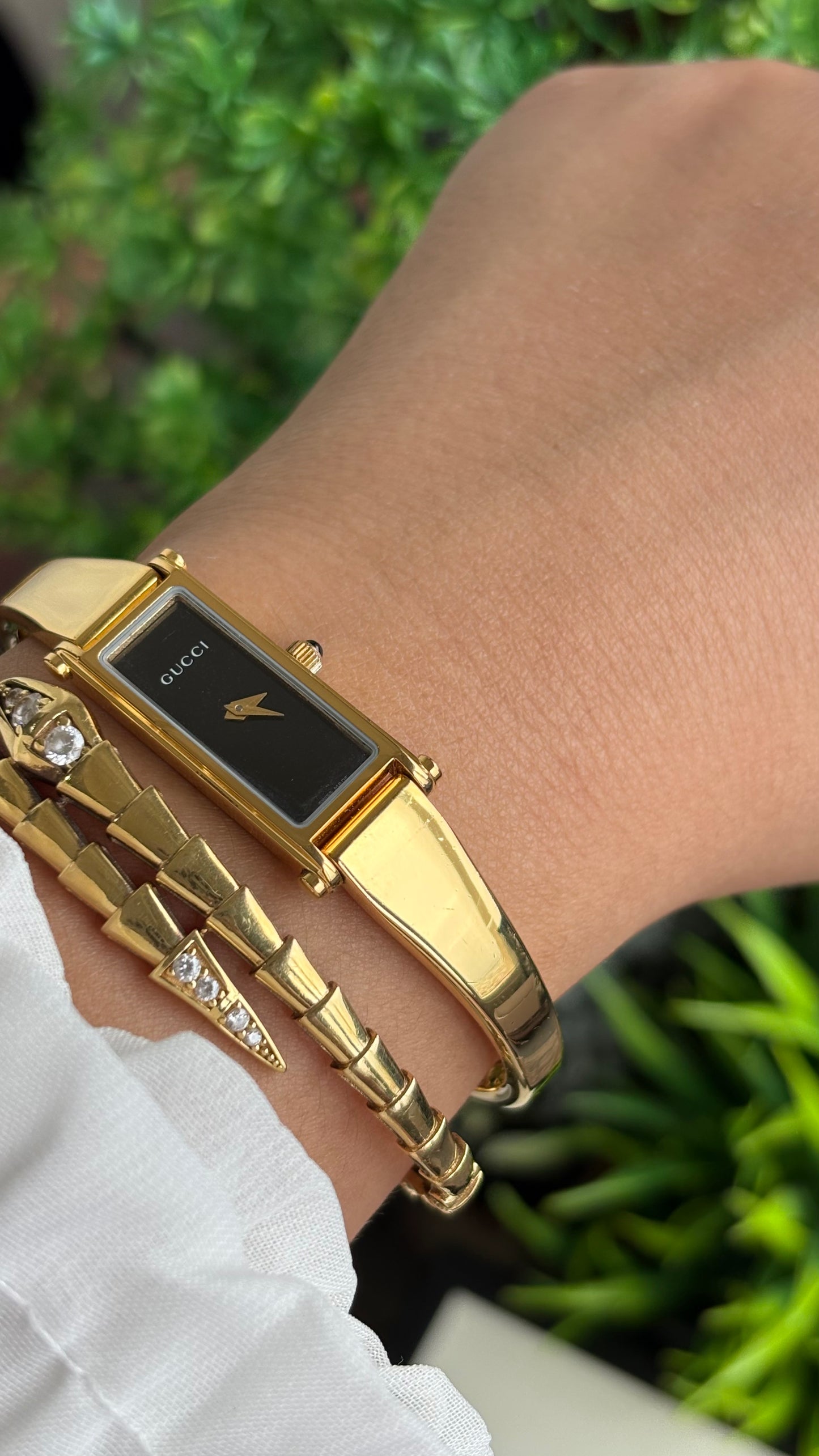 Vintage Gucci 1500L Watch in Gold Tone Black Dial with Gucci Box
