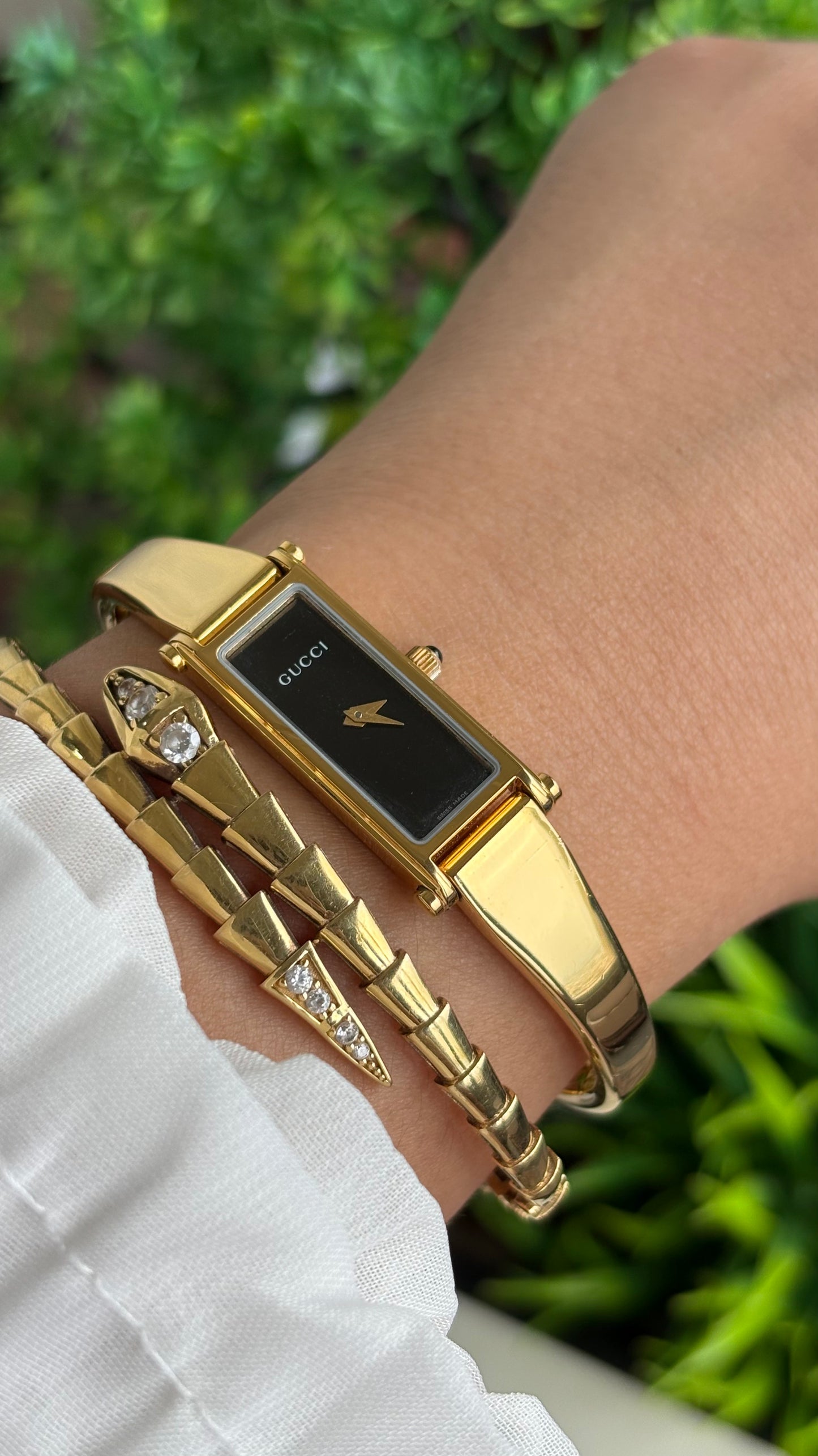 Vintage Gucci 1500L Watch in Gold Tone Black Dial with Gucci Box