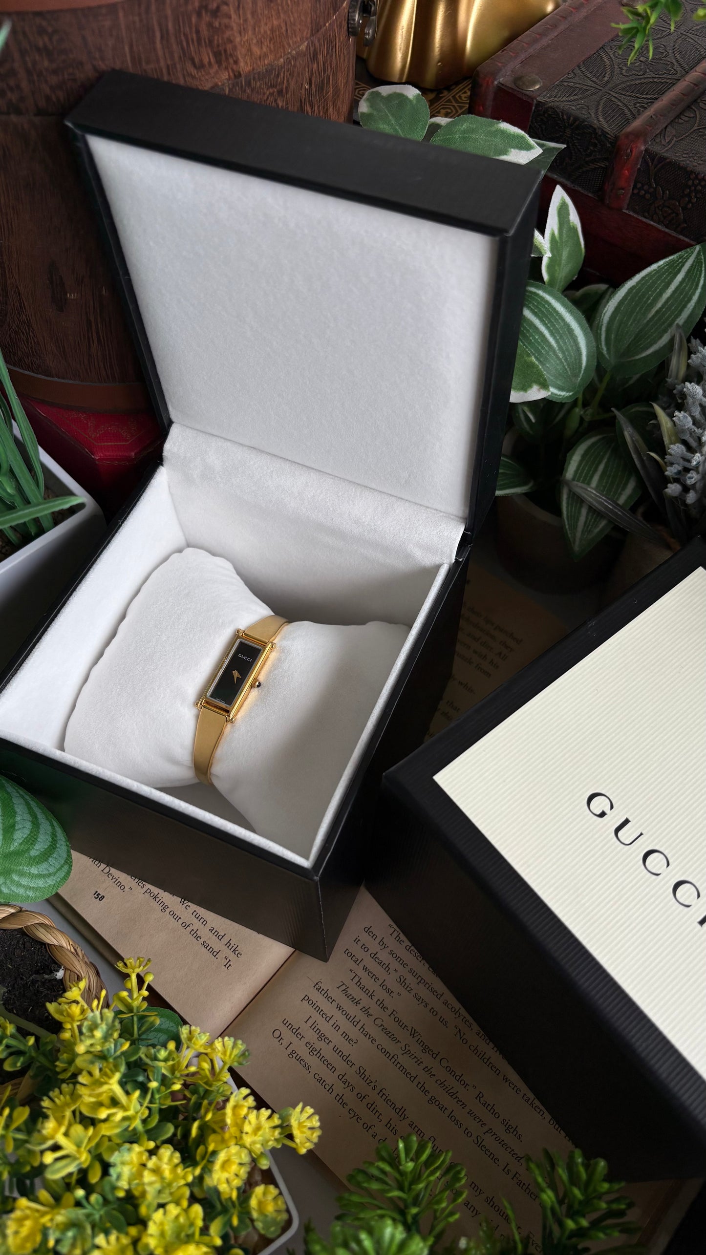 Vintage Gucci 1500L Watch in Gold Tone Black Dial with Gucci Box