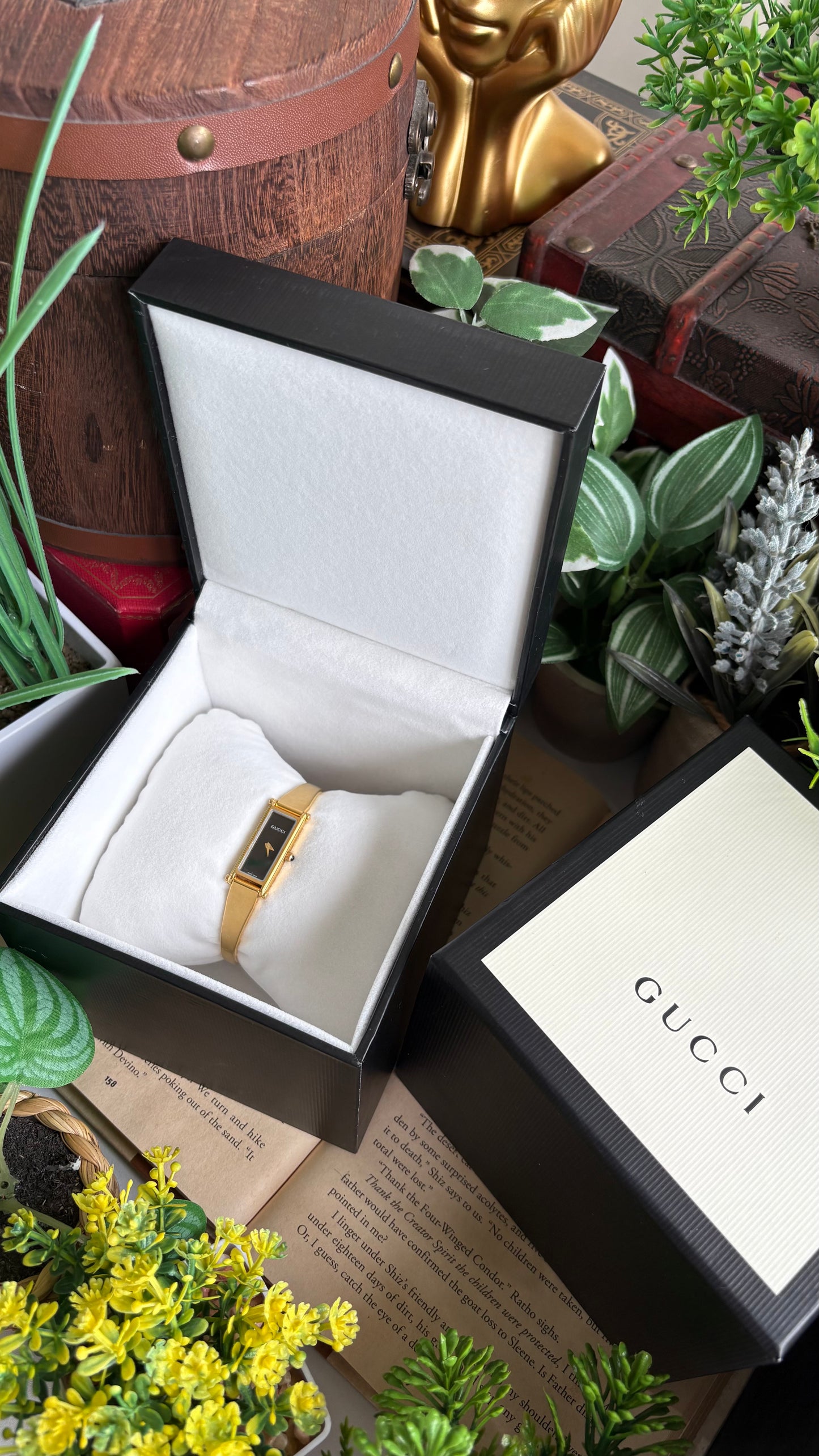 Vintage Gucci 1500L Watch in Gold Tone Black Dial with Gucci Box