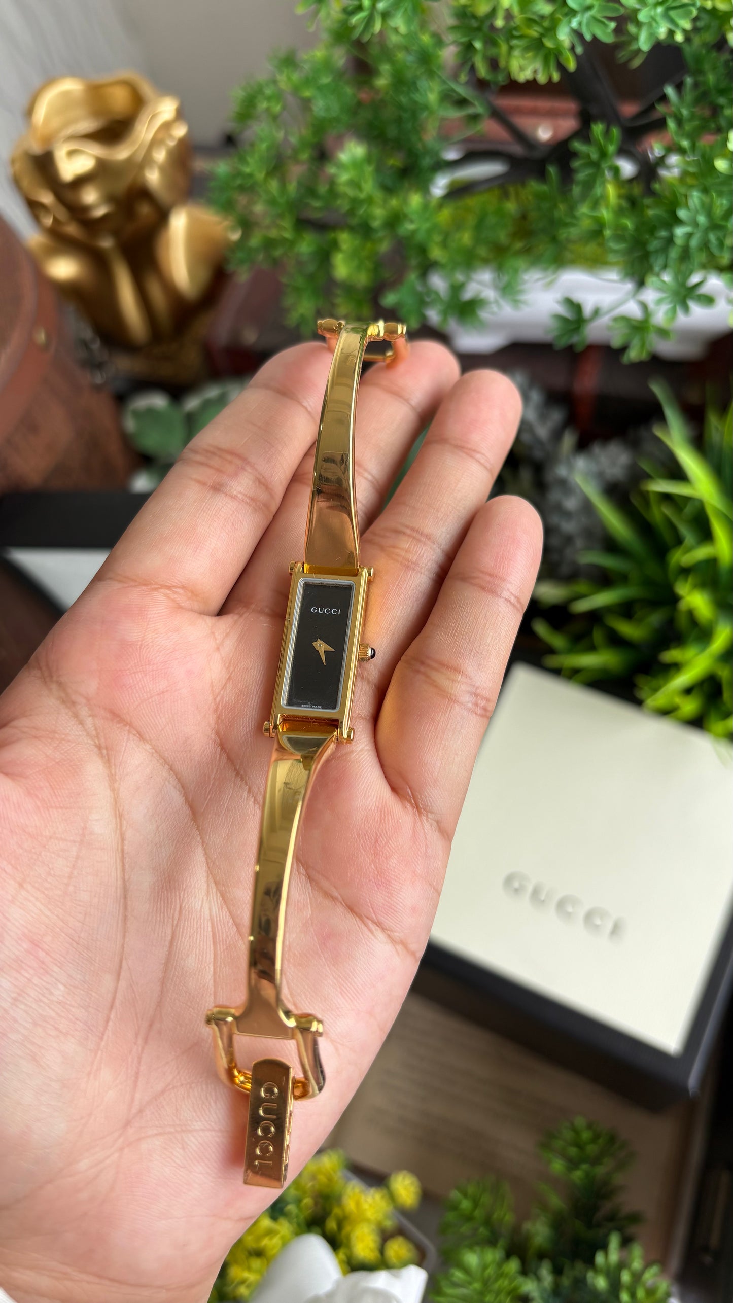 Vintage Gucci 1500L Watch in Gold Tone Black Dial with Gucci Box