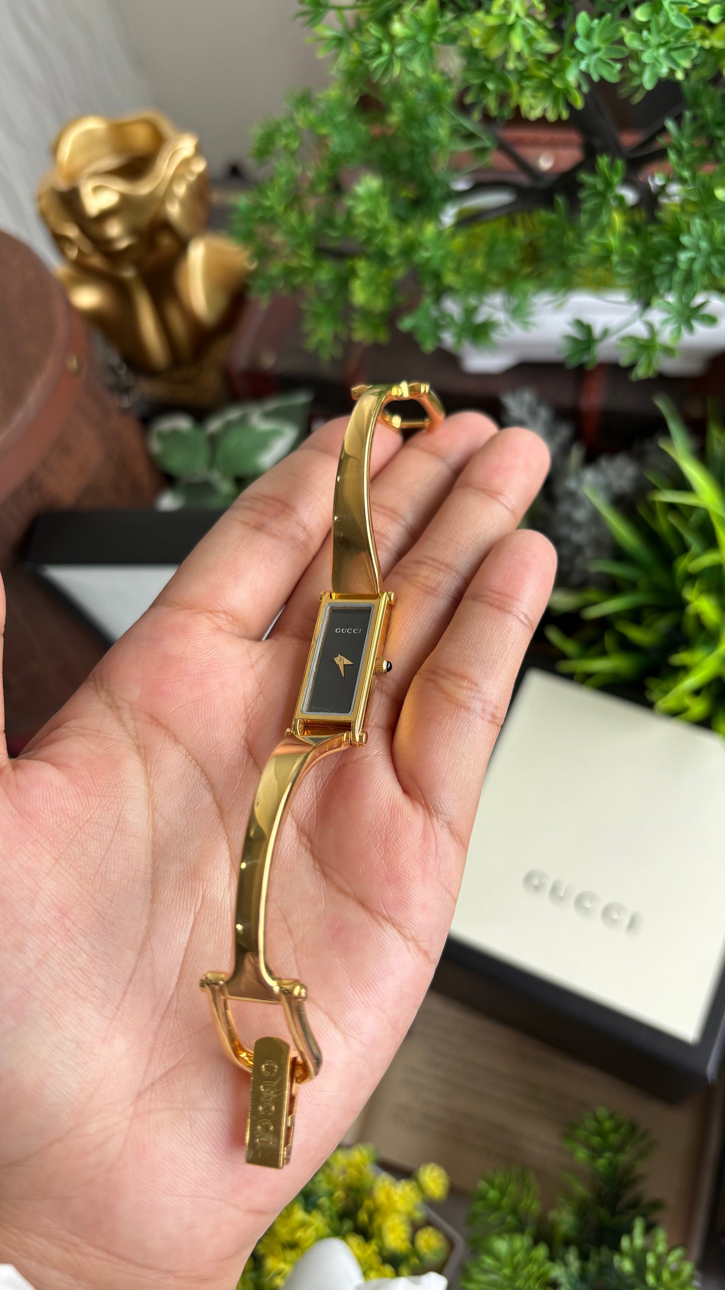 Vintage Gucci 1500L Watch in Gold Tone Black Dial with Gucci Box