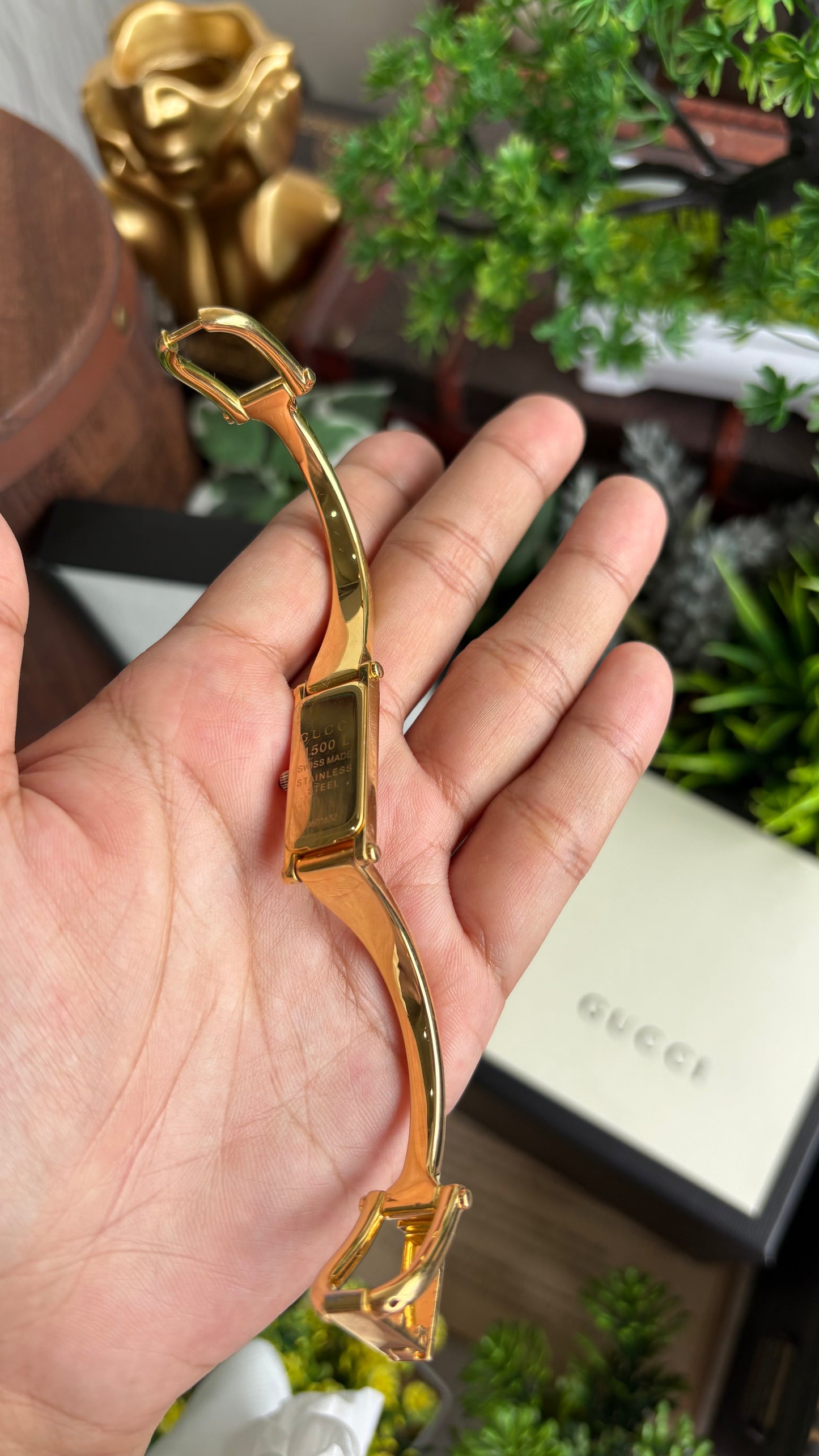 Vintage Gucci 1500L Watch in Gold Tone Black Dial with Gucci Box