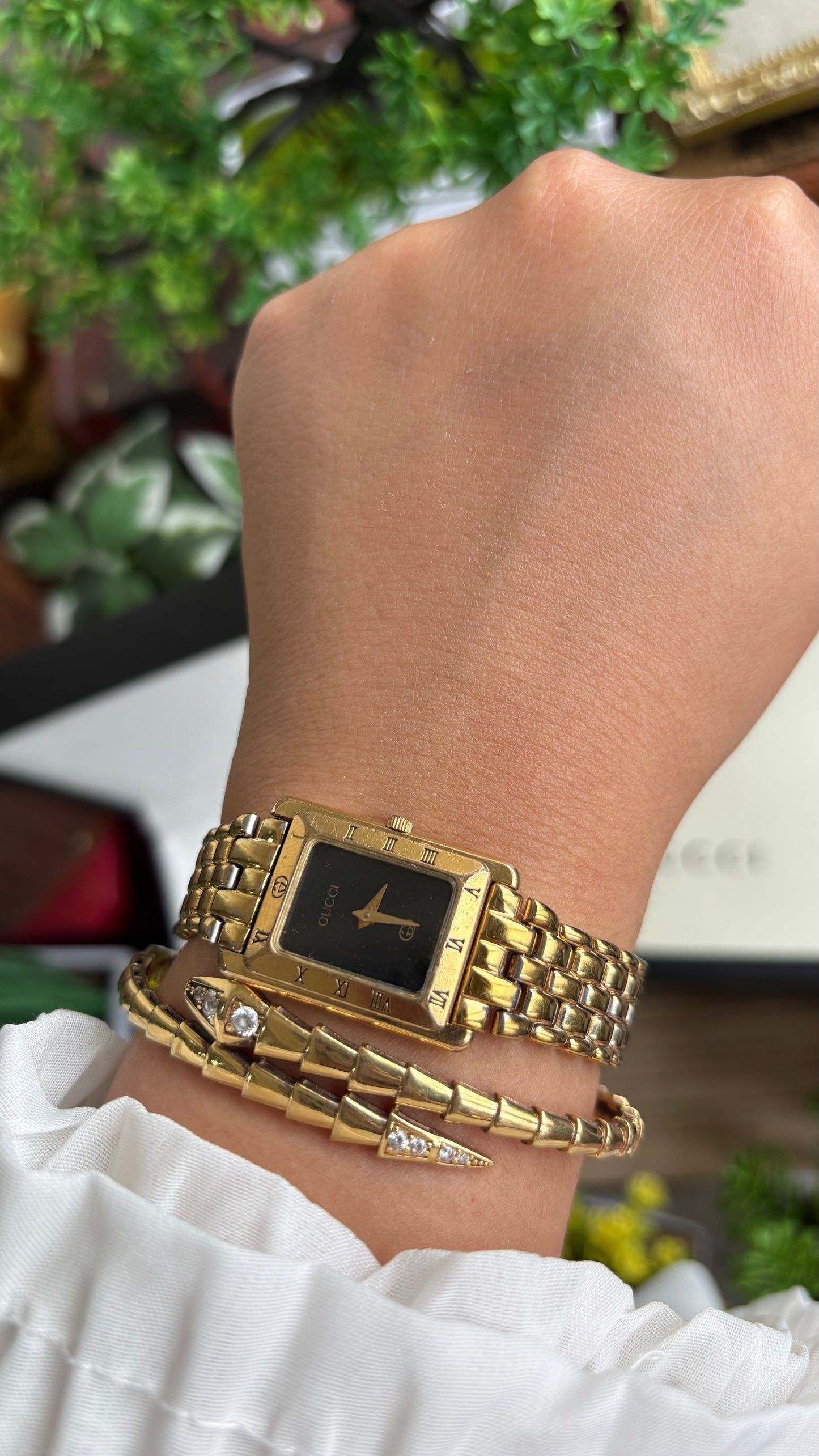 Vintage Gucci 4200L Tank Watch in Gold Tone Black Dial with Gucci Box