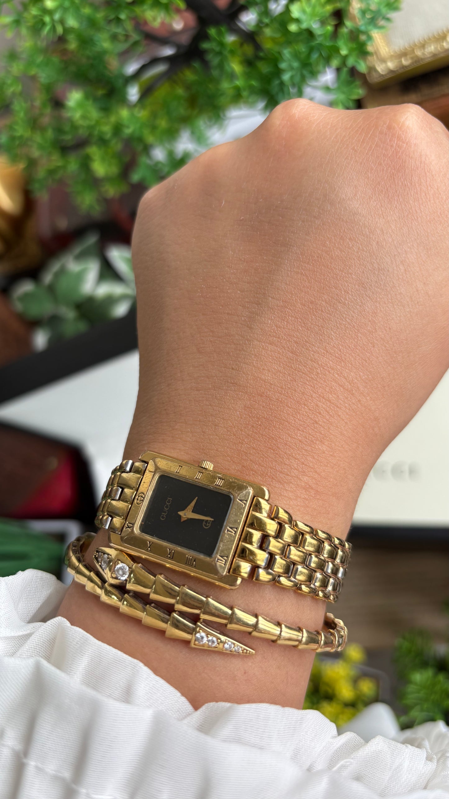 Vintage Gucci 4200L Tank Watch in Gold Tone Black Dial with Gucci Box
