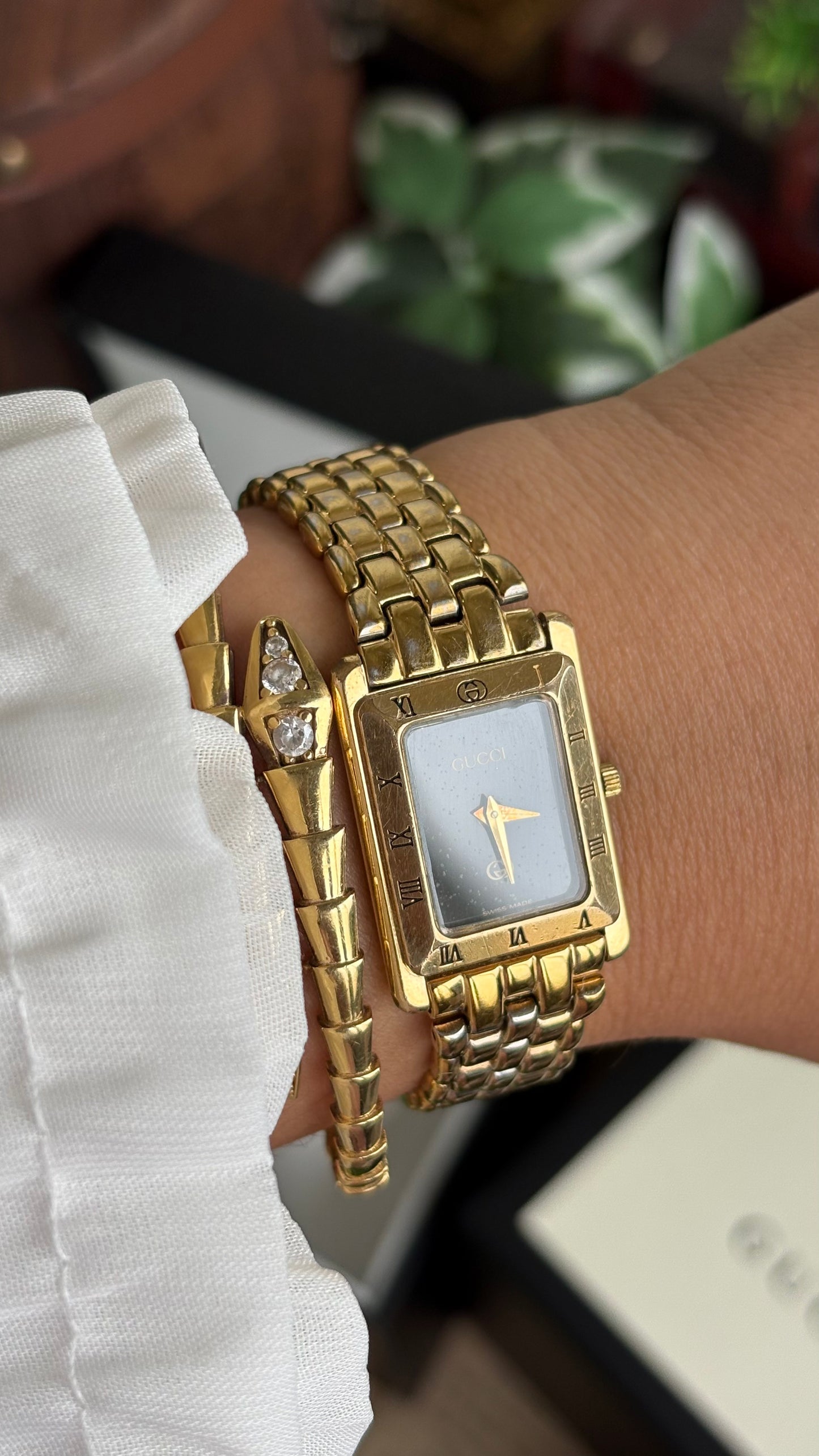 Vintage Gucci 4200L Tank Watch in Gold Tone Black Dial with Gucci Box