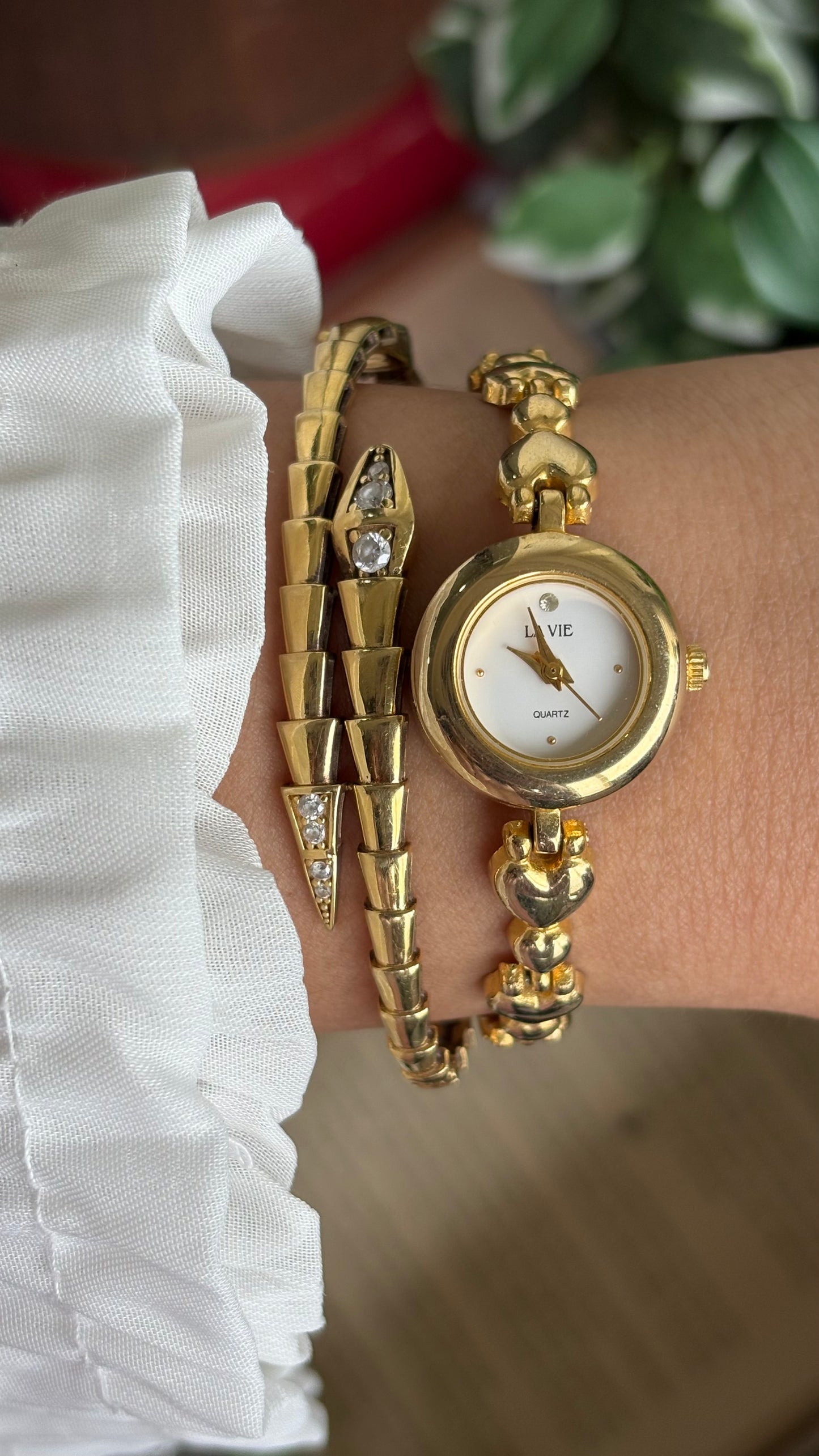 Vintage La Vie in Beautiful Heart Chain Bracelet Watch in Gold Tone