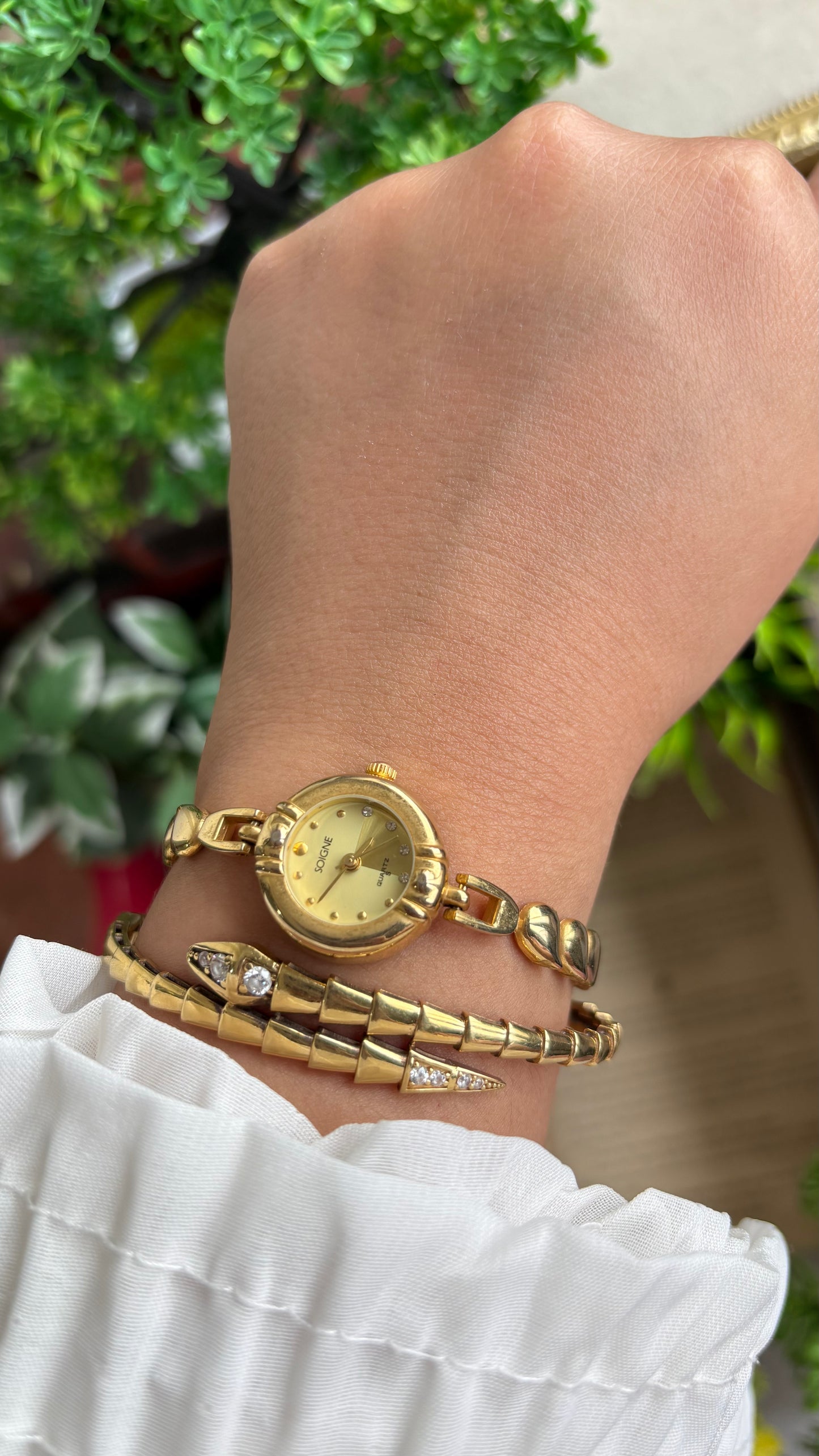 Vintage Soigne Teardrop Chain Bracelet Watch in Gold Tone