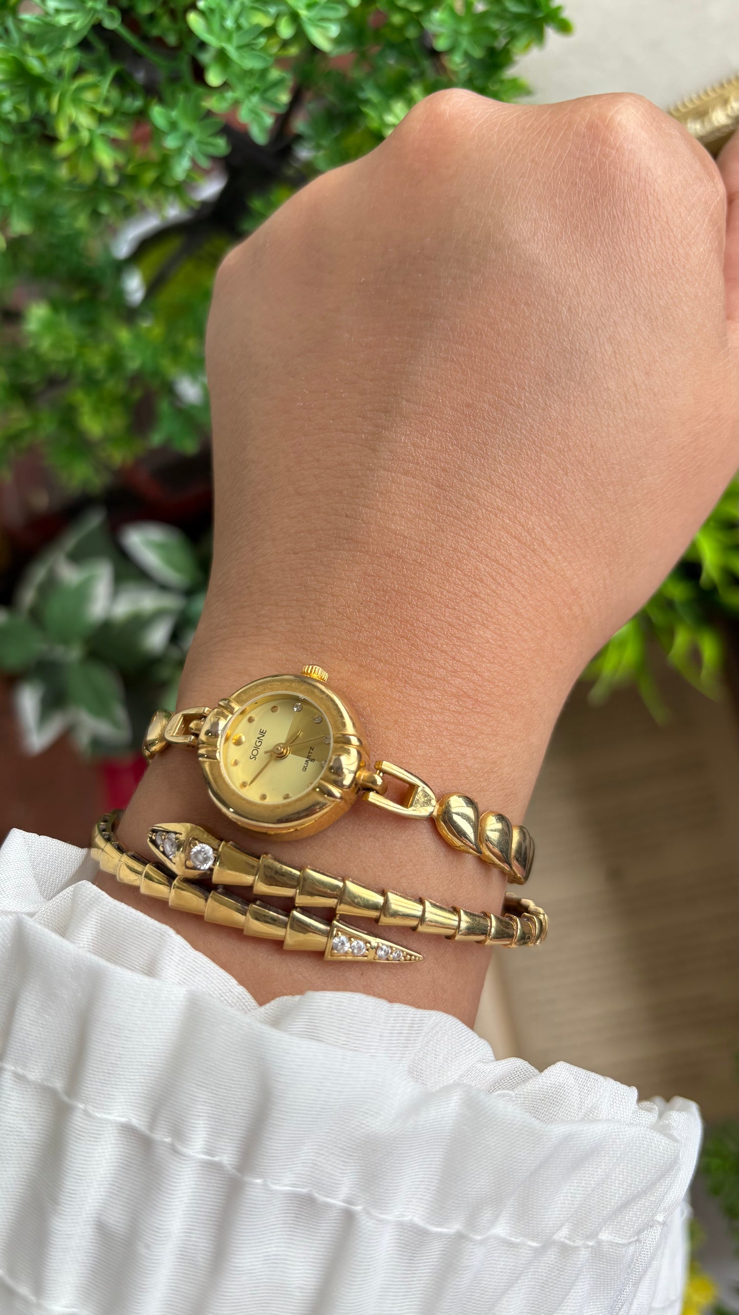 Vintage Soigne Teardrop Chain Bracelet Watch in Gold Tone