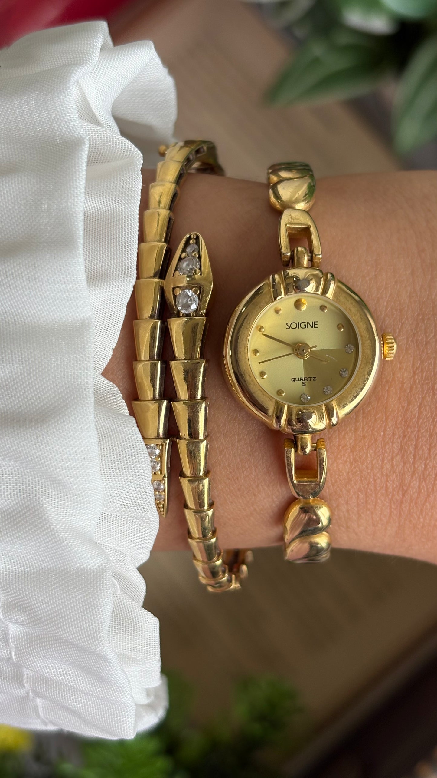 Vintage Soigne Teardrop Chain Bracelet Watch in Gold Tone