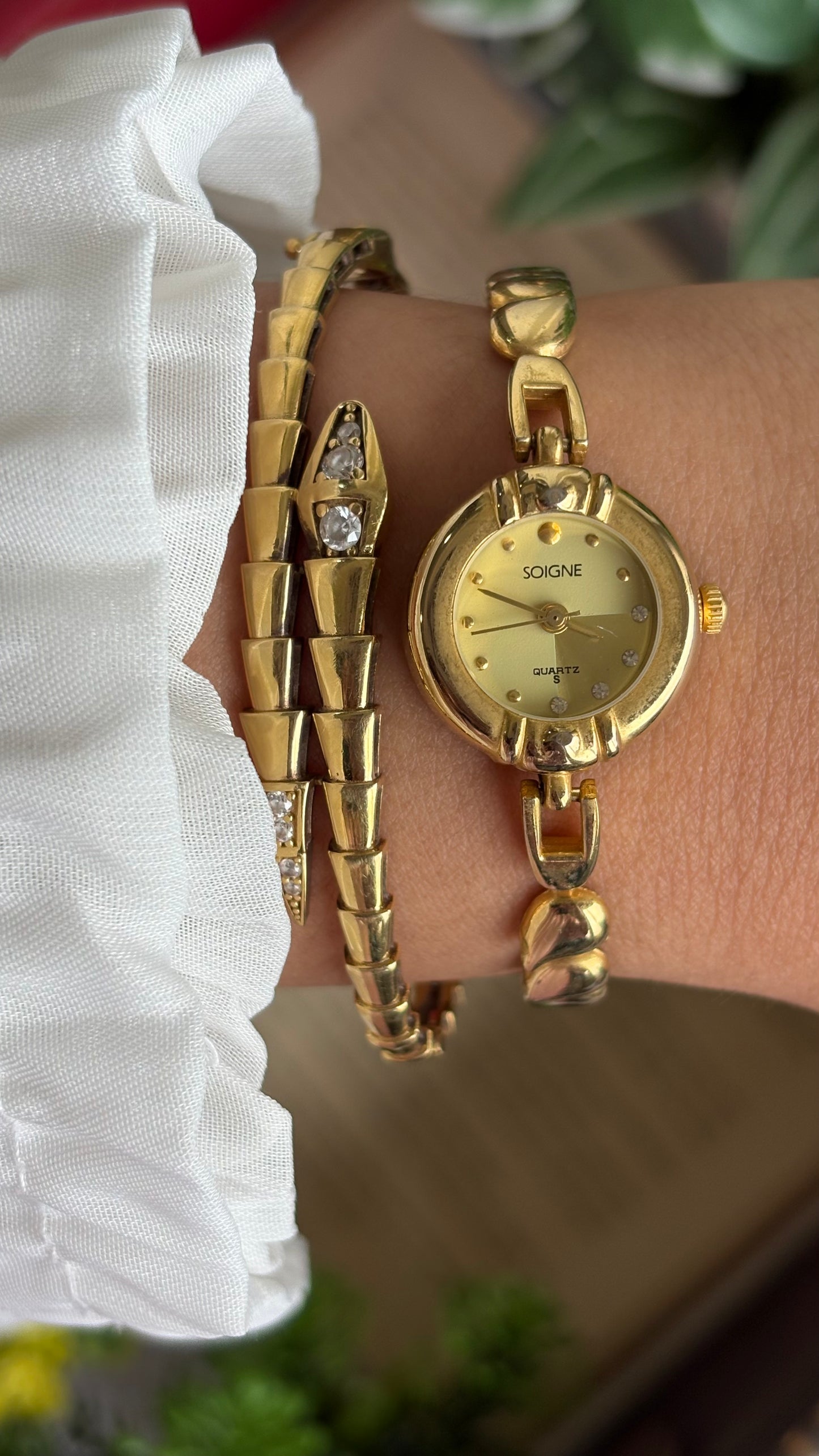 Vintage Soigne Teardrop Chain Bracelet Watch in Gold Tone