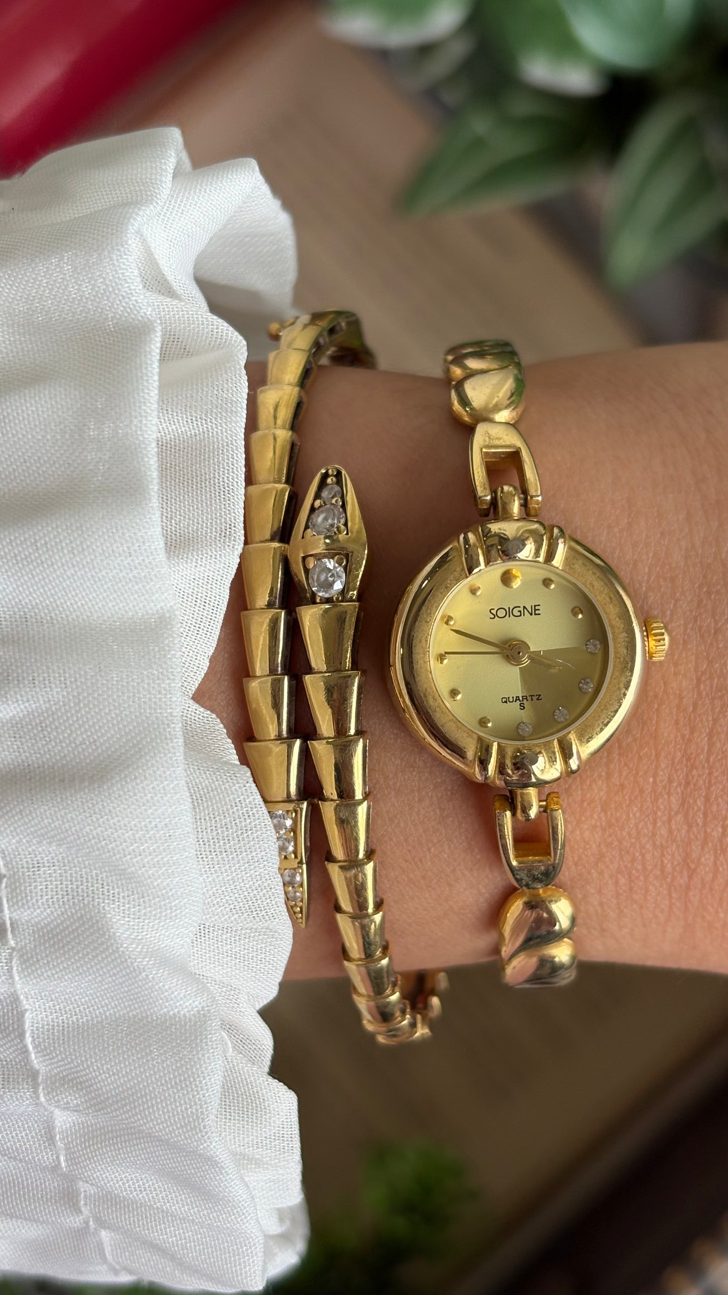 Vintage Soigne Teardrop Chain Bracelet Watch in Gold Tone