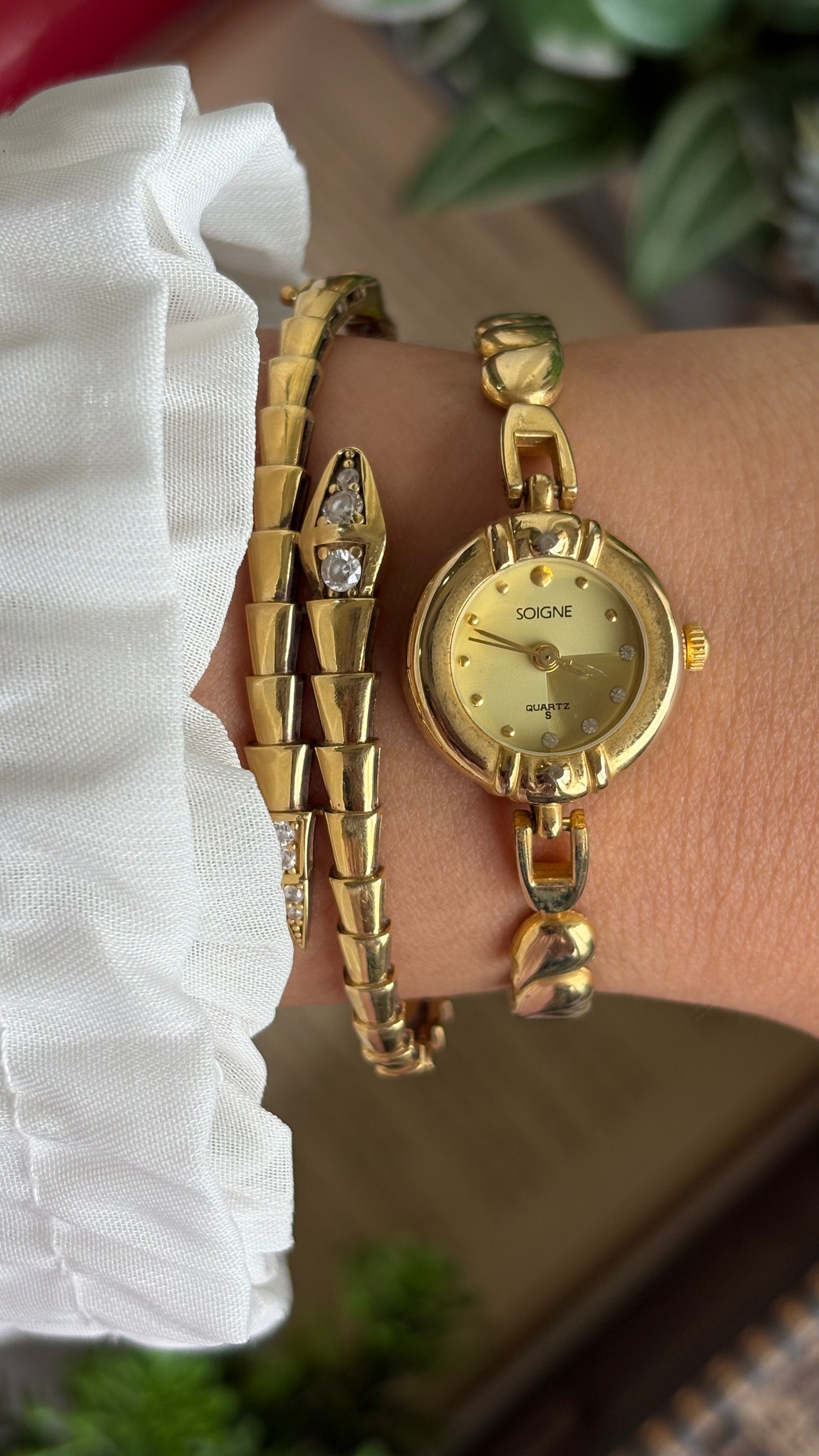 Vintage Soigne Teardrop Chain Bracelet Watch in Gold Tone