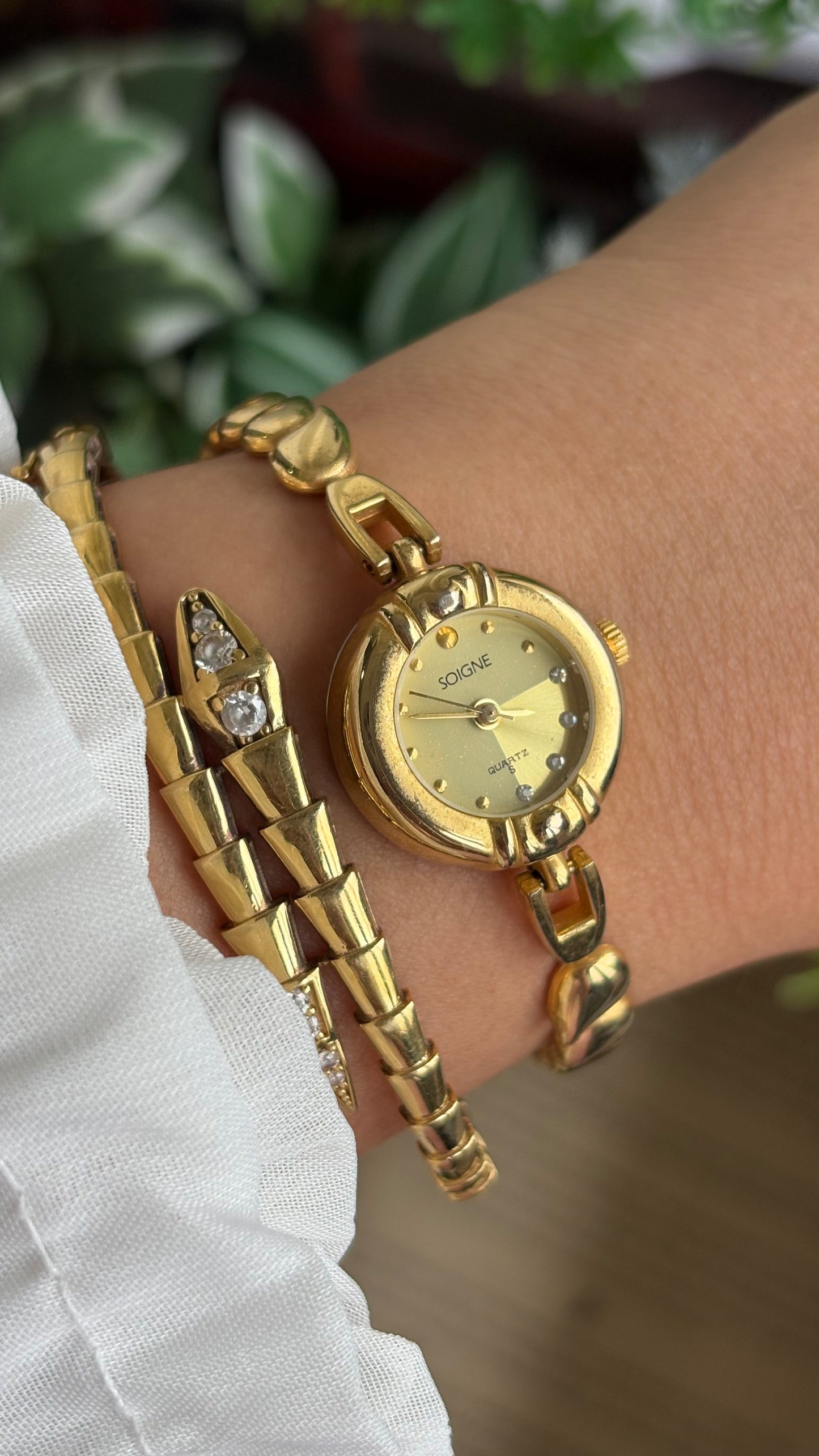 Vintage Soigne Teardrop Chain Bracelet Watch in Gold Tone