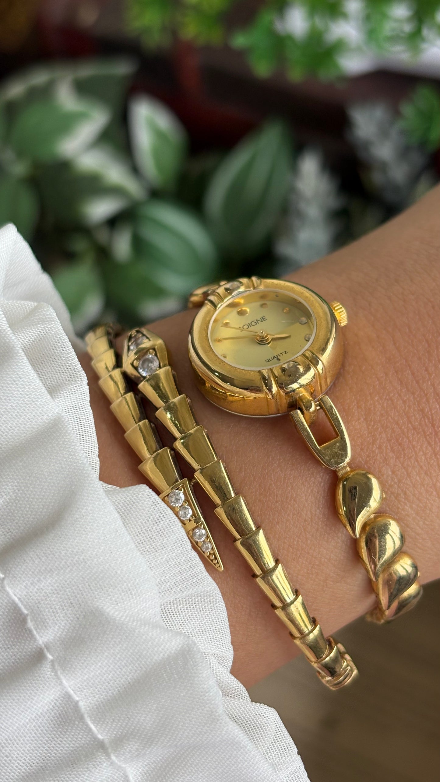 Vintage Soigne Teardrop Chain Bracelet Watch in Gold Tone