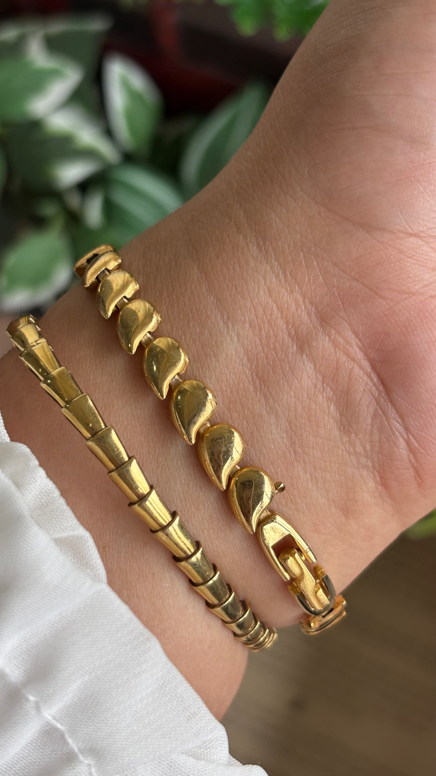 Vintage Soigne Teardrop Chain Bracelet Watch in Gold Tone