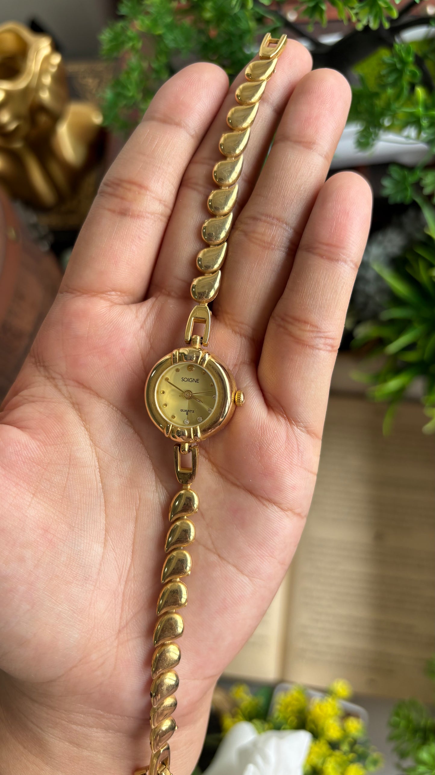 Vintage Soigne Teardrop Chain Bracelet Watch in Gold Tone