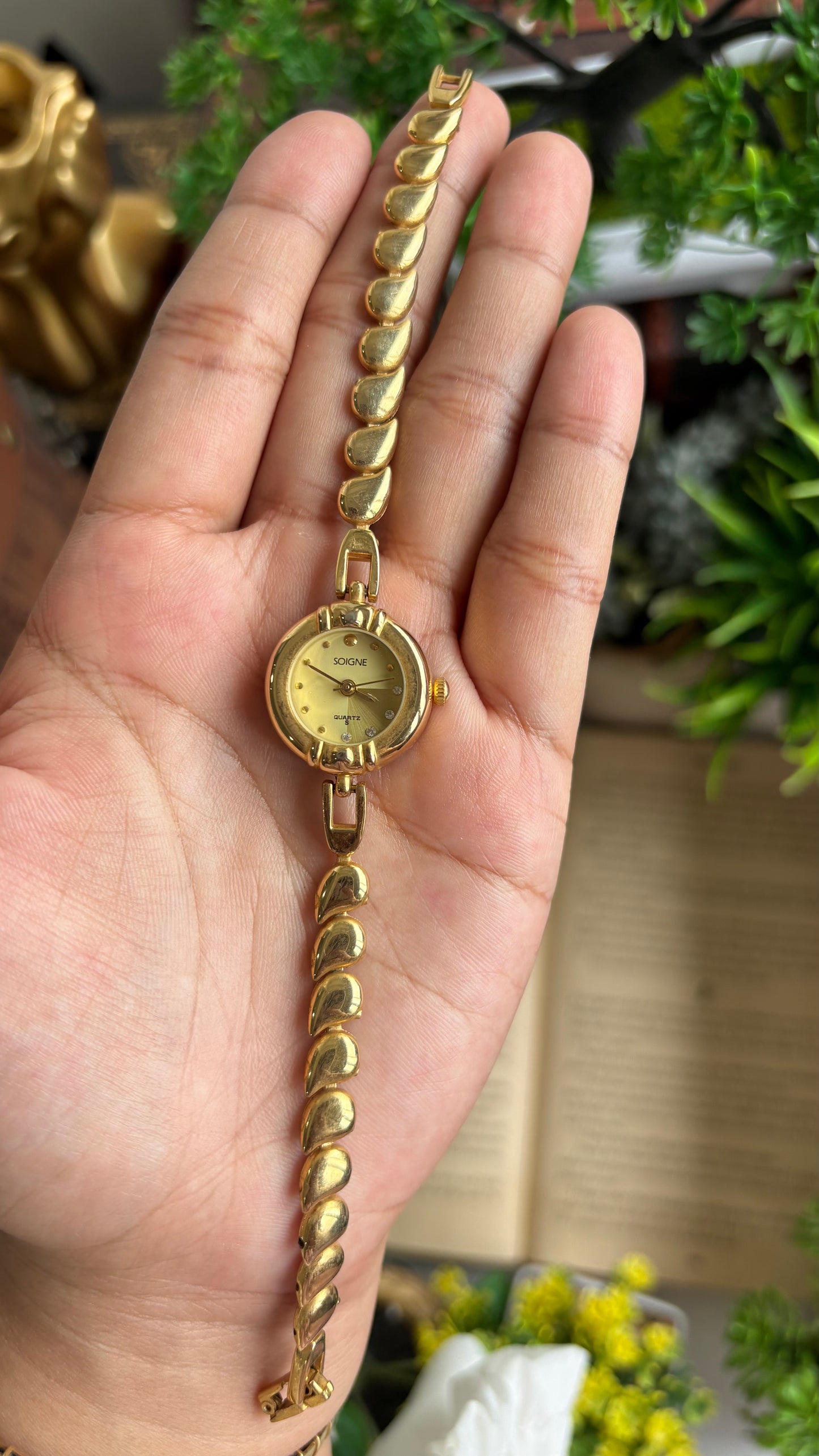Vintage Soigne Teardrop Chain Bracelet Watch in Gold Tone