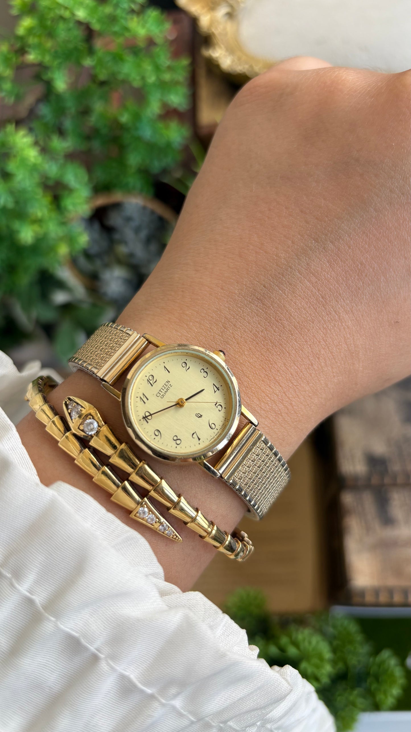 Vintage Citizen Watch in Gold Tone Stretch Strap