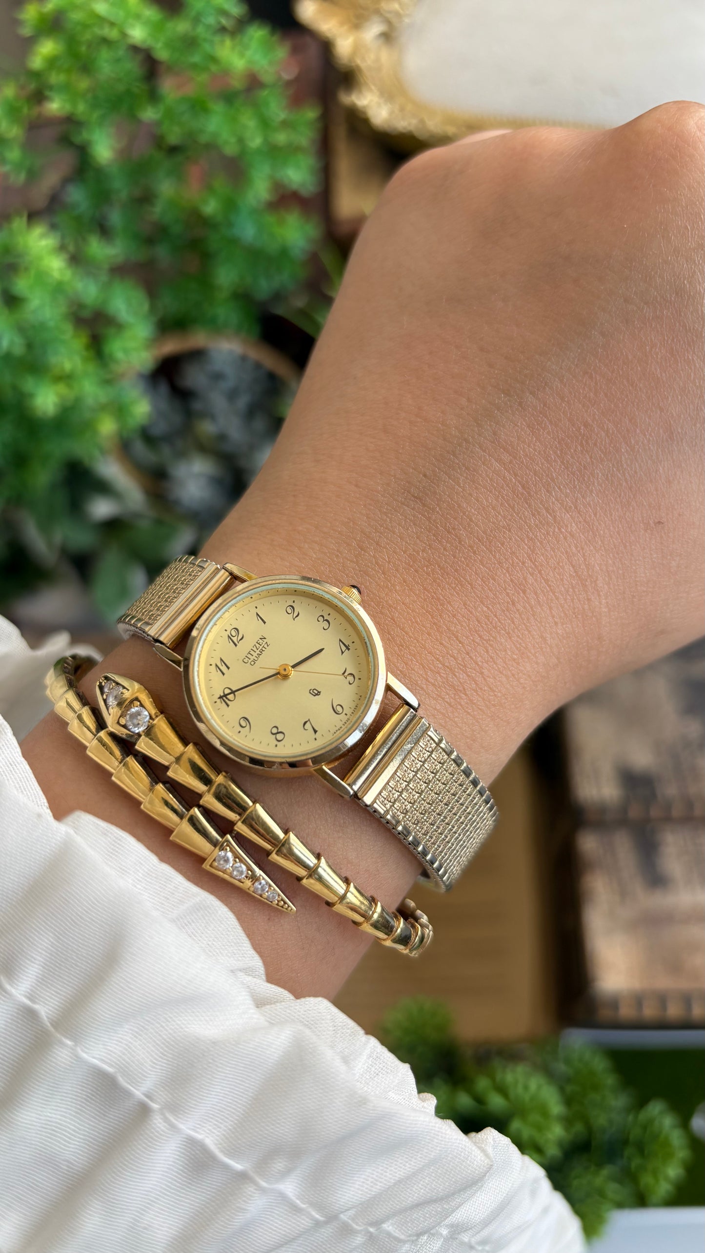 Vintage Citizen Watch in Gold Tone Stretch Strap