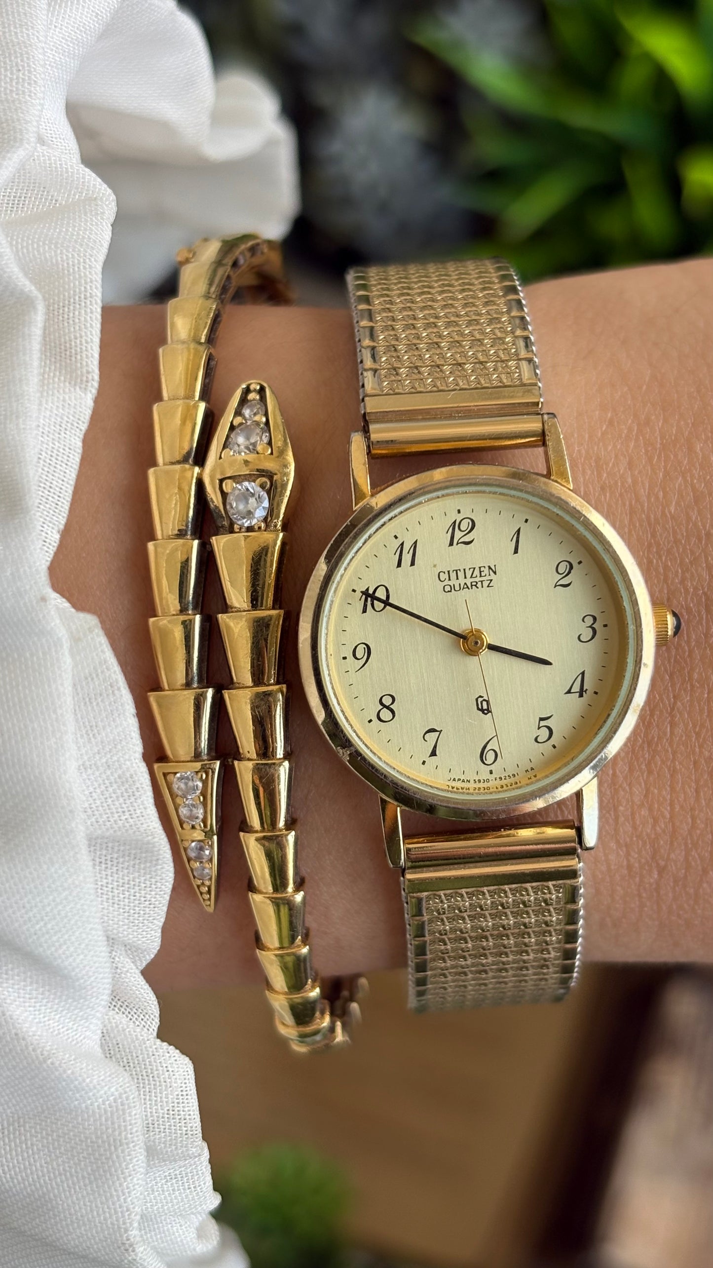 Vintage Citizen Watch in Gold Tone Stretch Strap