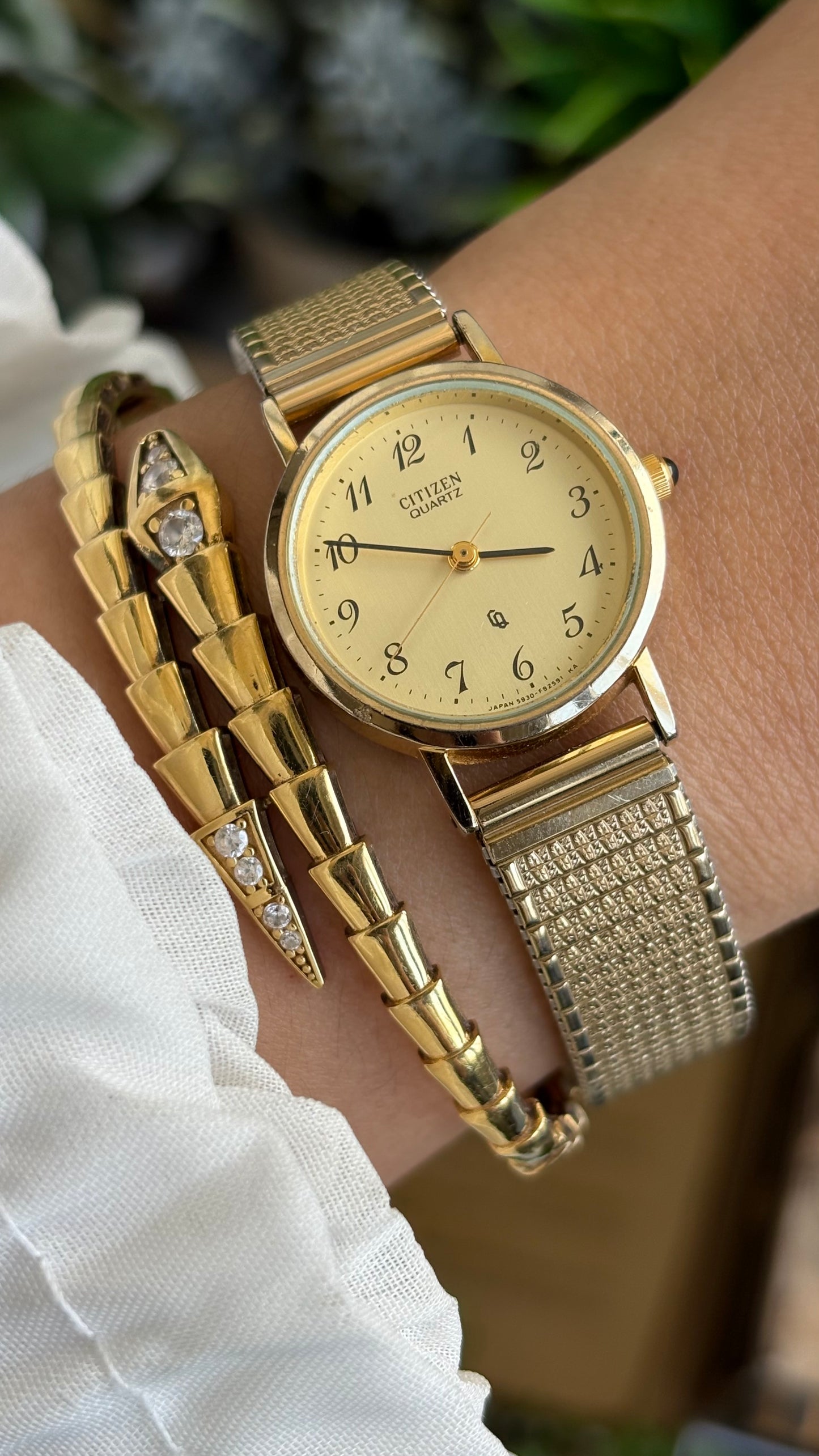 Vintage Citizen Watch in Gold Tone Stretch Strap