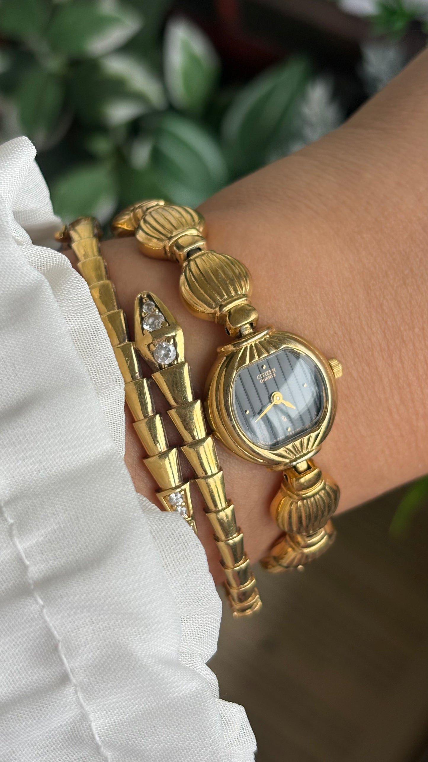Extremely Rare Vintage Citizen Watch in Gold Tone Seashell Chain Straps Black Dial