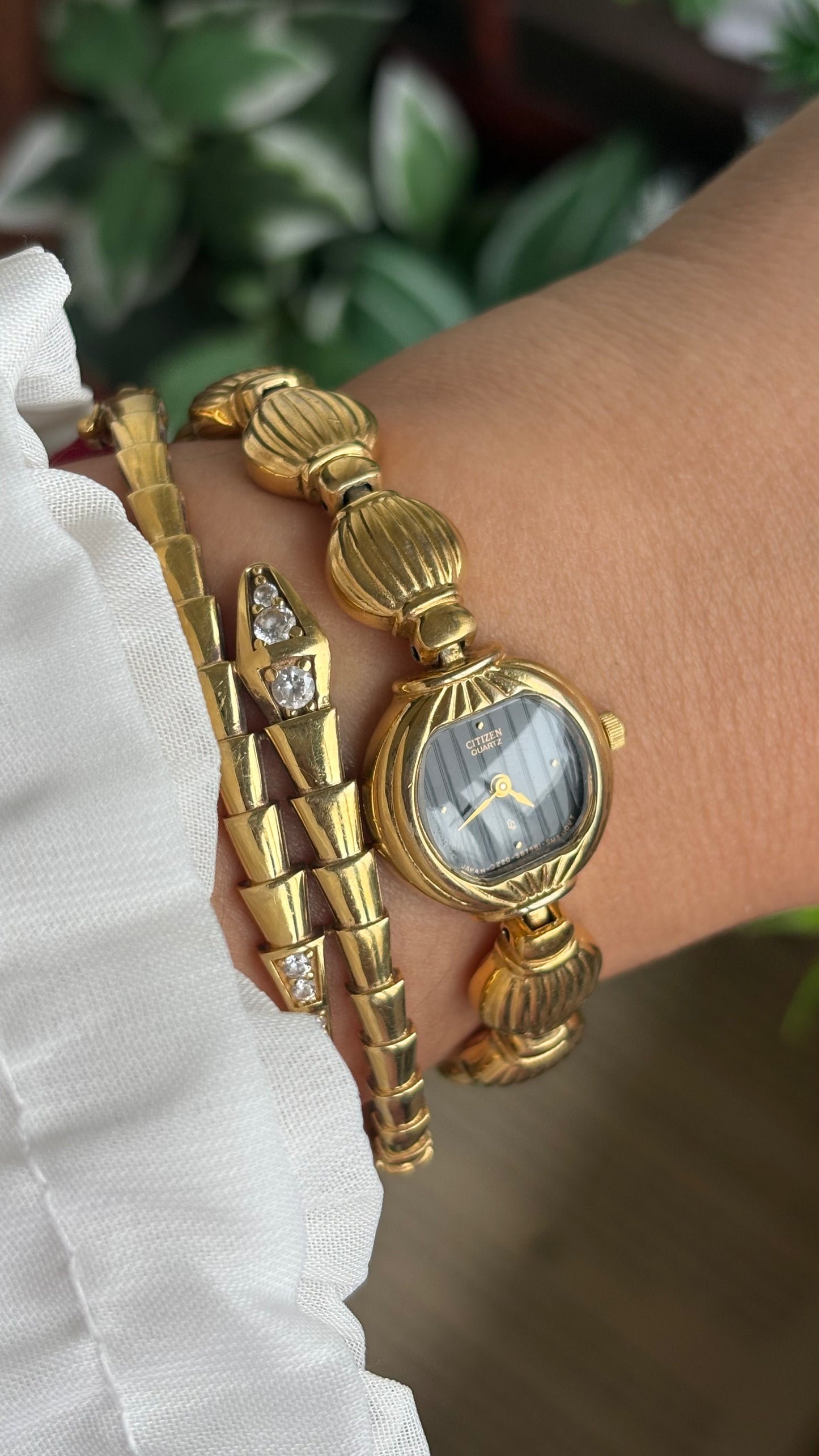 Extremely Rare Vintage Citizen Watch in Gold Tone Seashell Chain Straps Black Dial