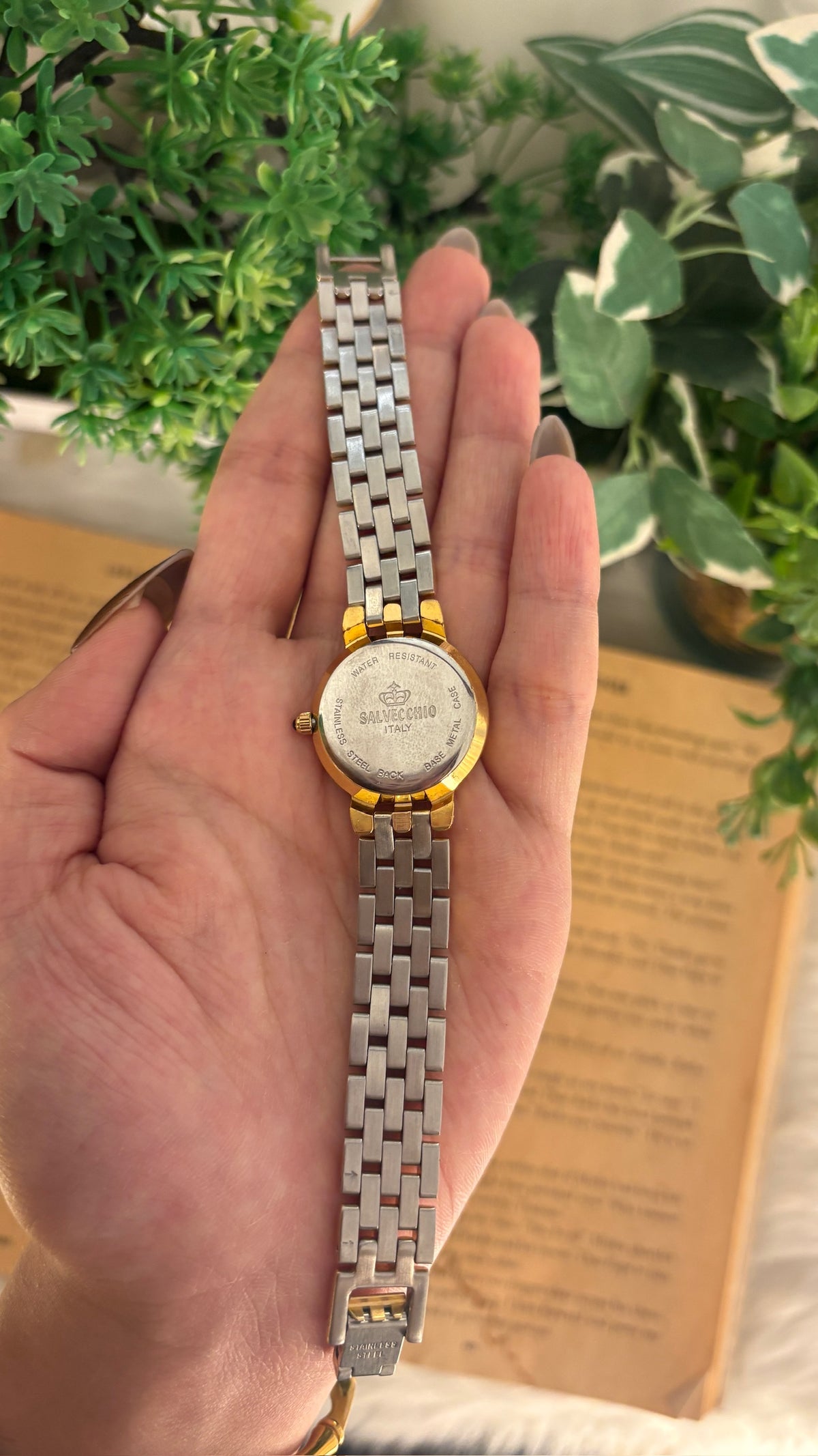 Rare VIntage Salvecchio Italy Date Window Classic Watch in Gold Tone Quartz