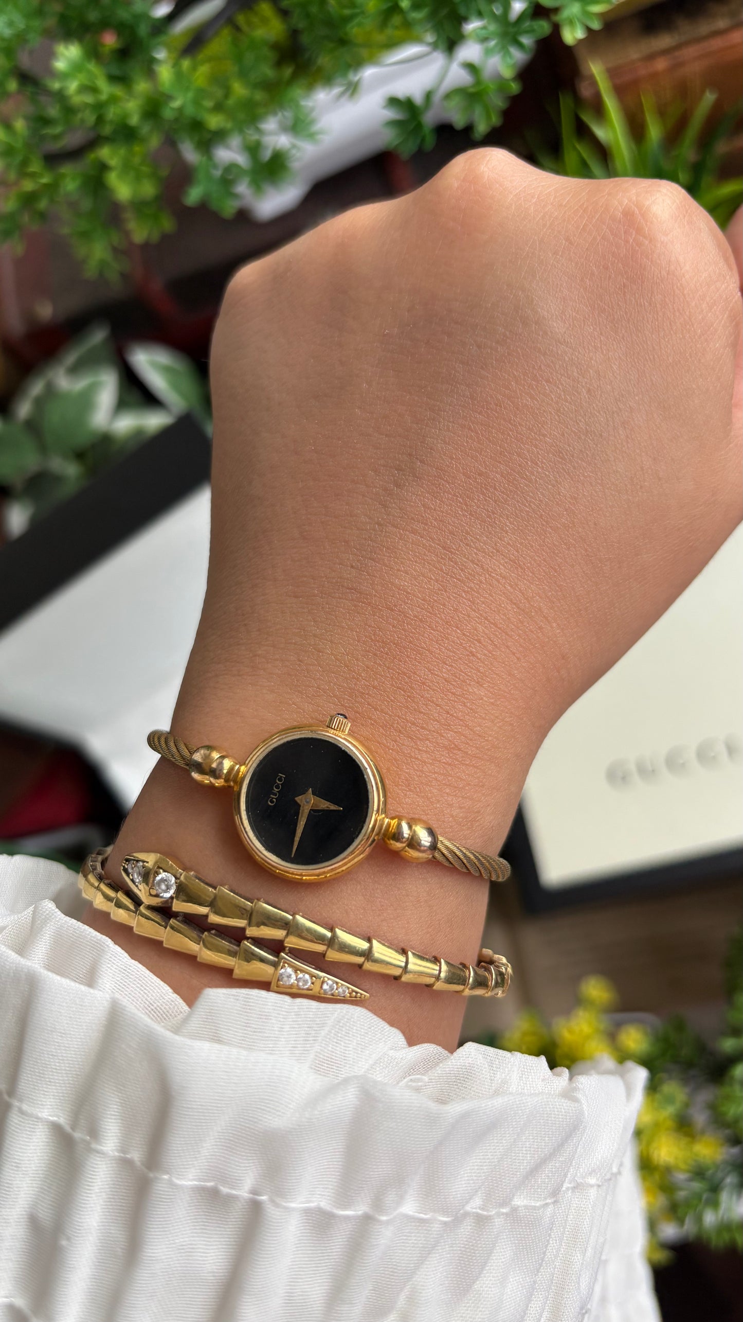 Extremely Rare Vintage 2700L Gucci Bangle Watch in Gold Tone Black Dial with Original Box