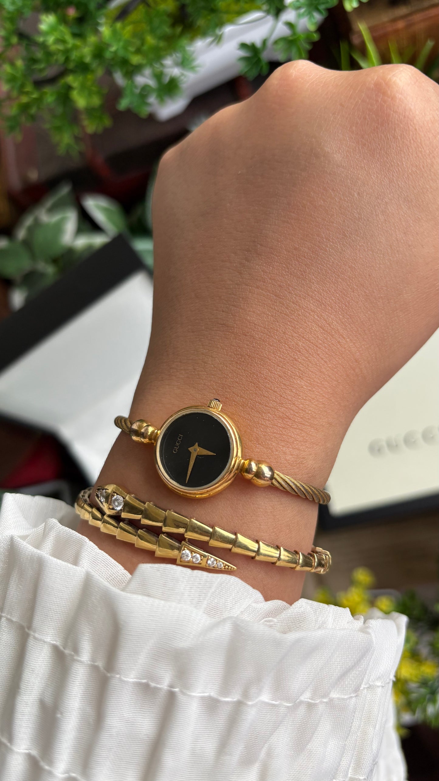 Extremely Rare Vintage 2700L Gucci Bangle Watch in Gold Tone Black Dial with Original Box