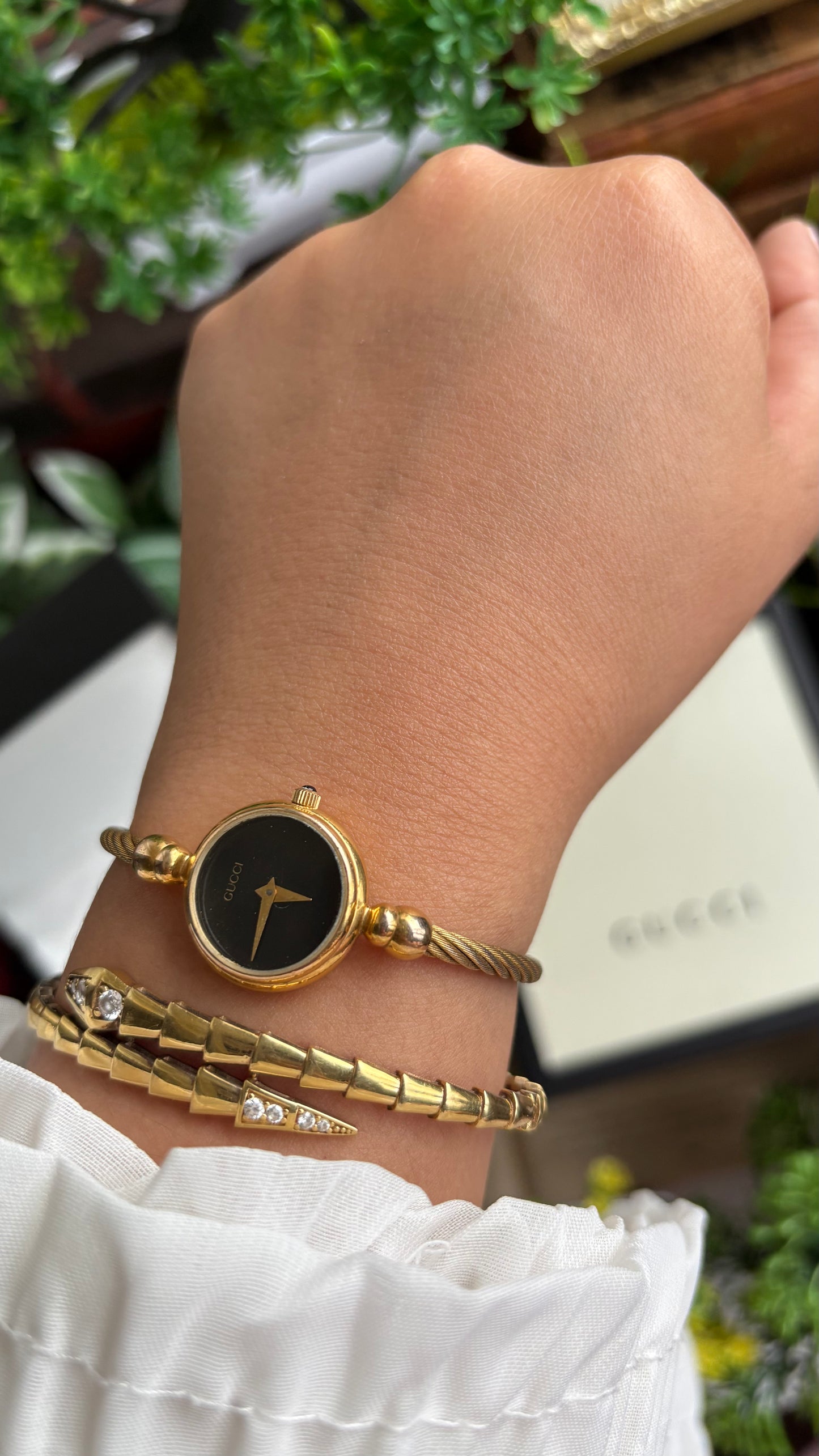 Extremely Rare Vintage 2700L Gucci Bangle Watch in Gold Tone Black Dial with Original Box
